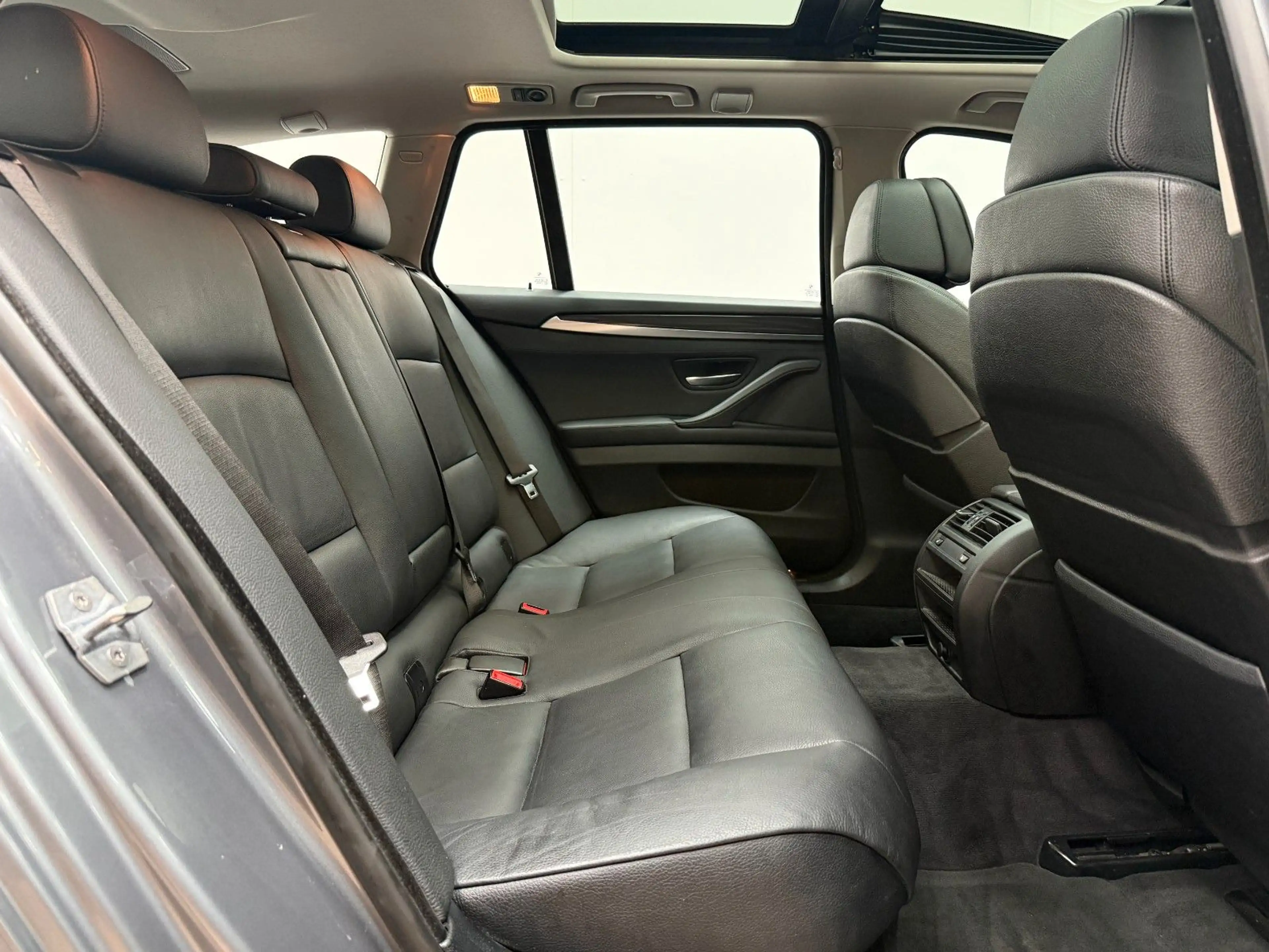 BMW 525 d / PANORAMA / LEDER / MEMORY / AHK — photo 14