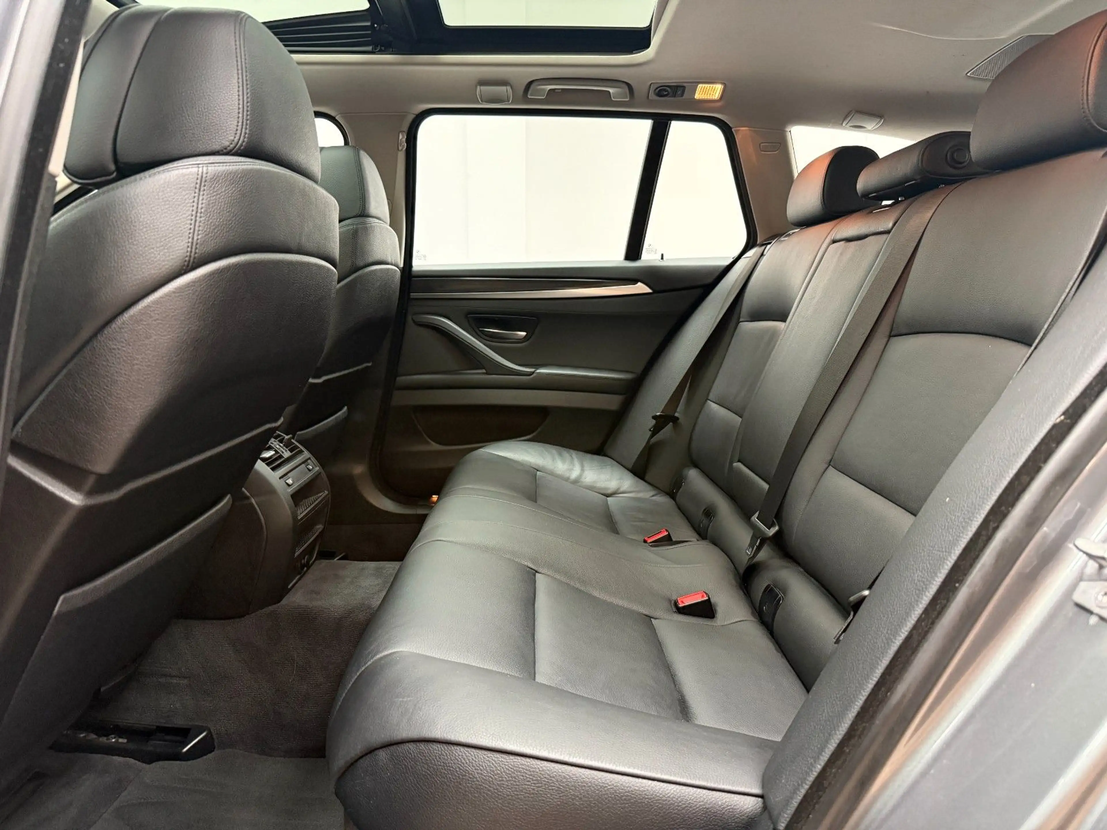 BMW 525 d / PANORAMA / LEDER / MEMORY / AHK — photo 13