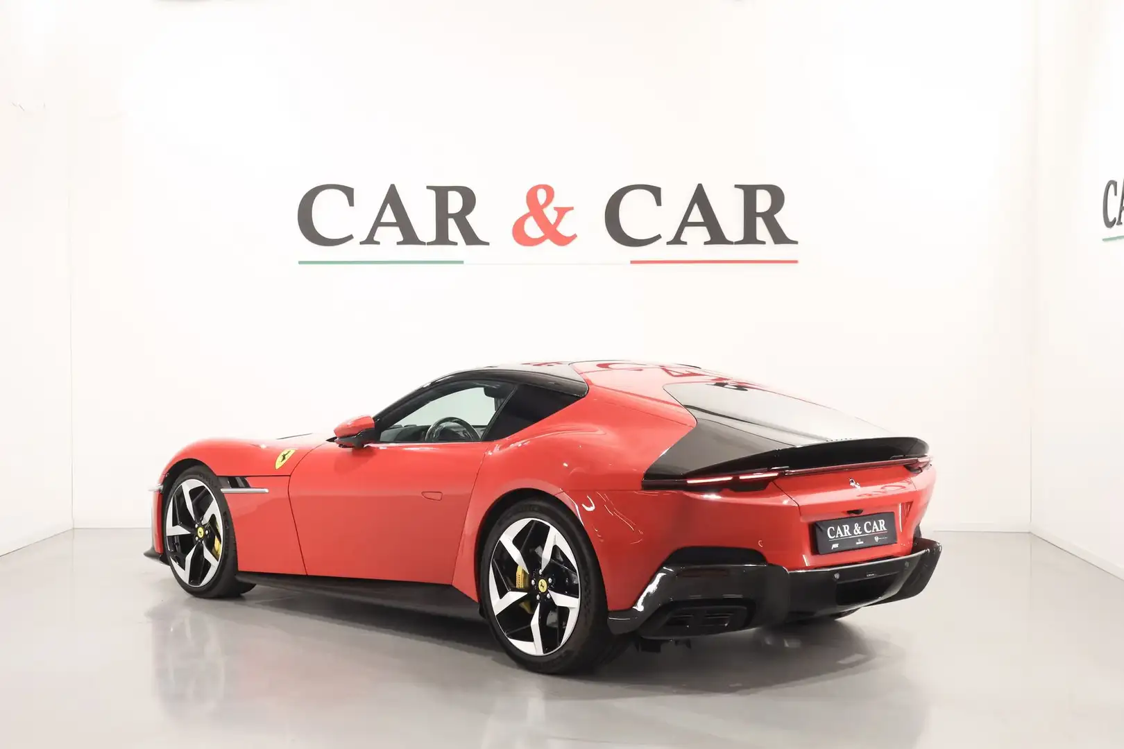 Ferrari 12 Cilindri Coupé Rood - 2