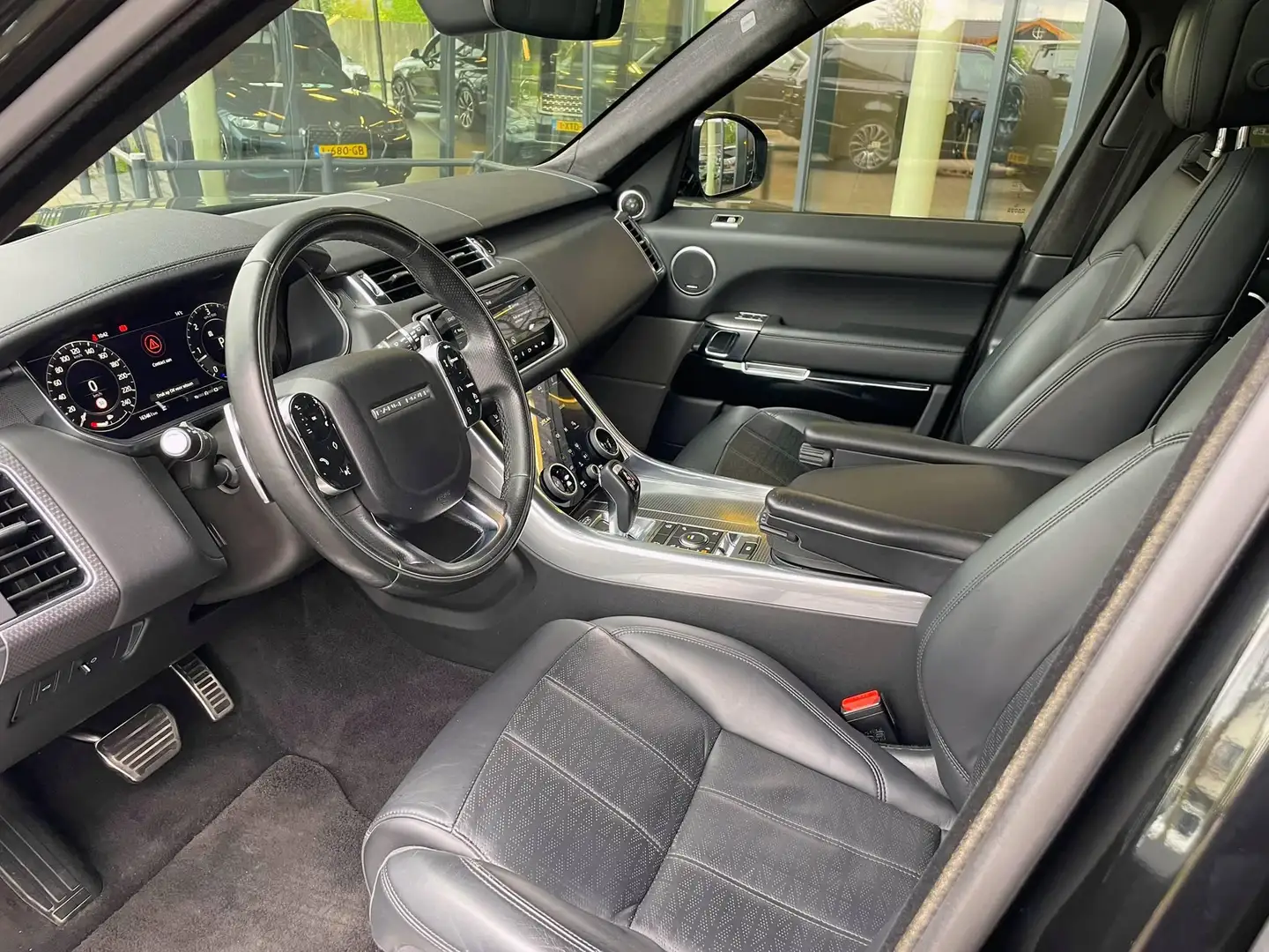 Land Rover Range Rover Sport 3.0 SDV6 HSE Dynamic | Meridian | DVD Entertainmen Zwart - 2