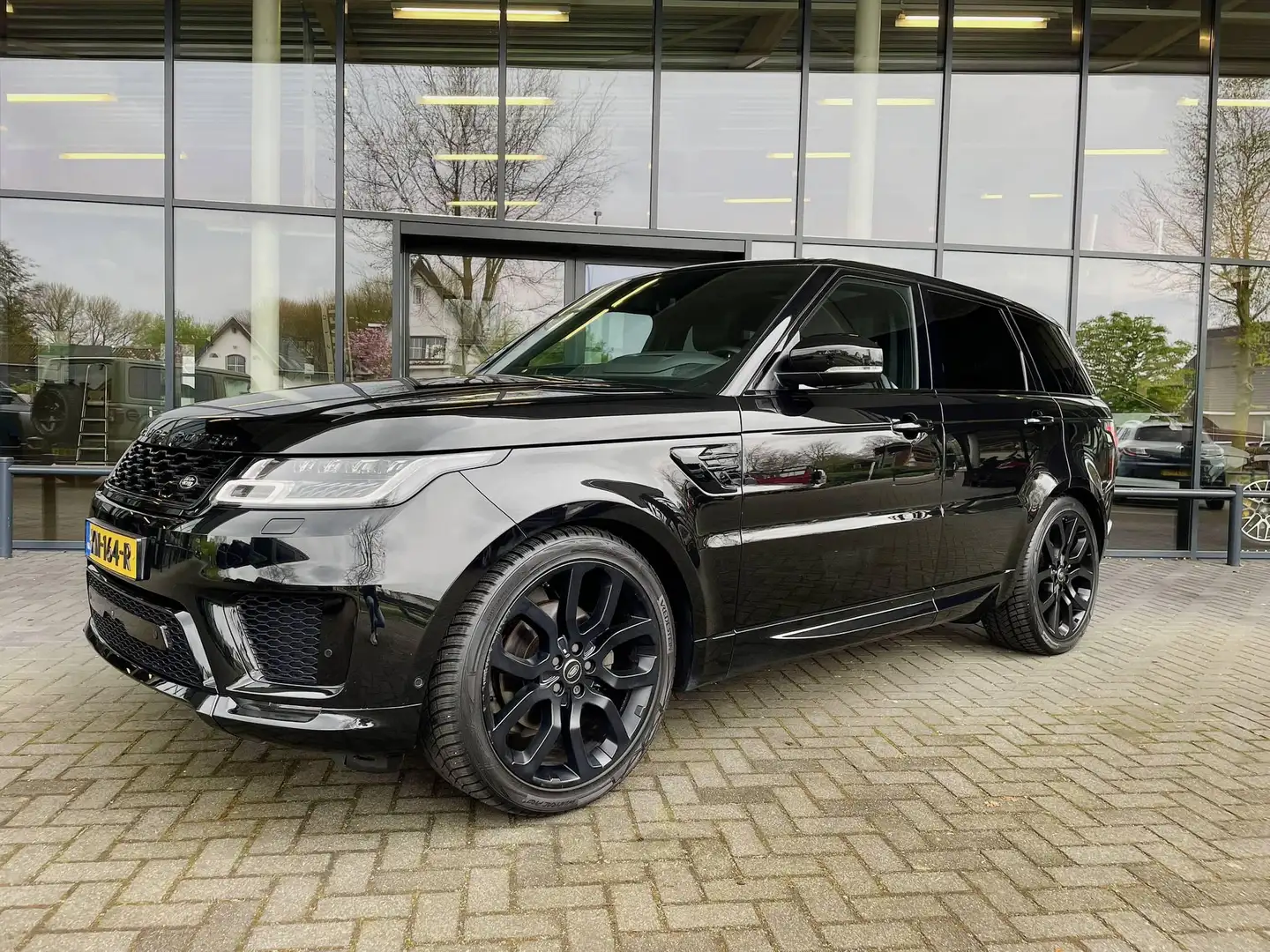 Land Rover Range Rover Sport 3.0 SDV6 HSE Dynamic | Meridian | DVD Entertainmen Zwart - 2