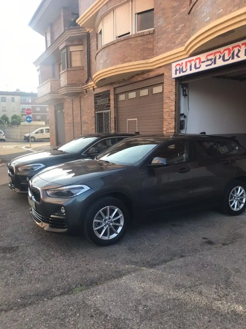 BMW X2 sDrive 18i Grau - 1