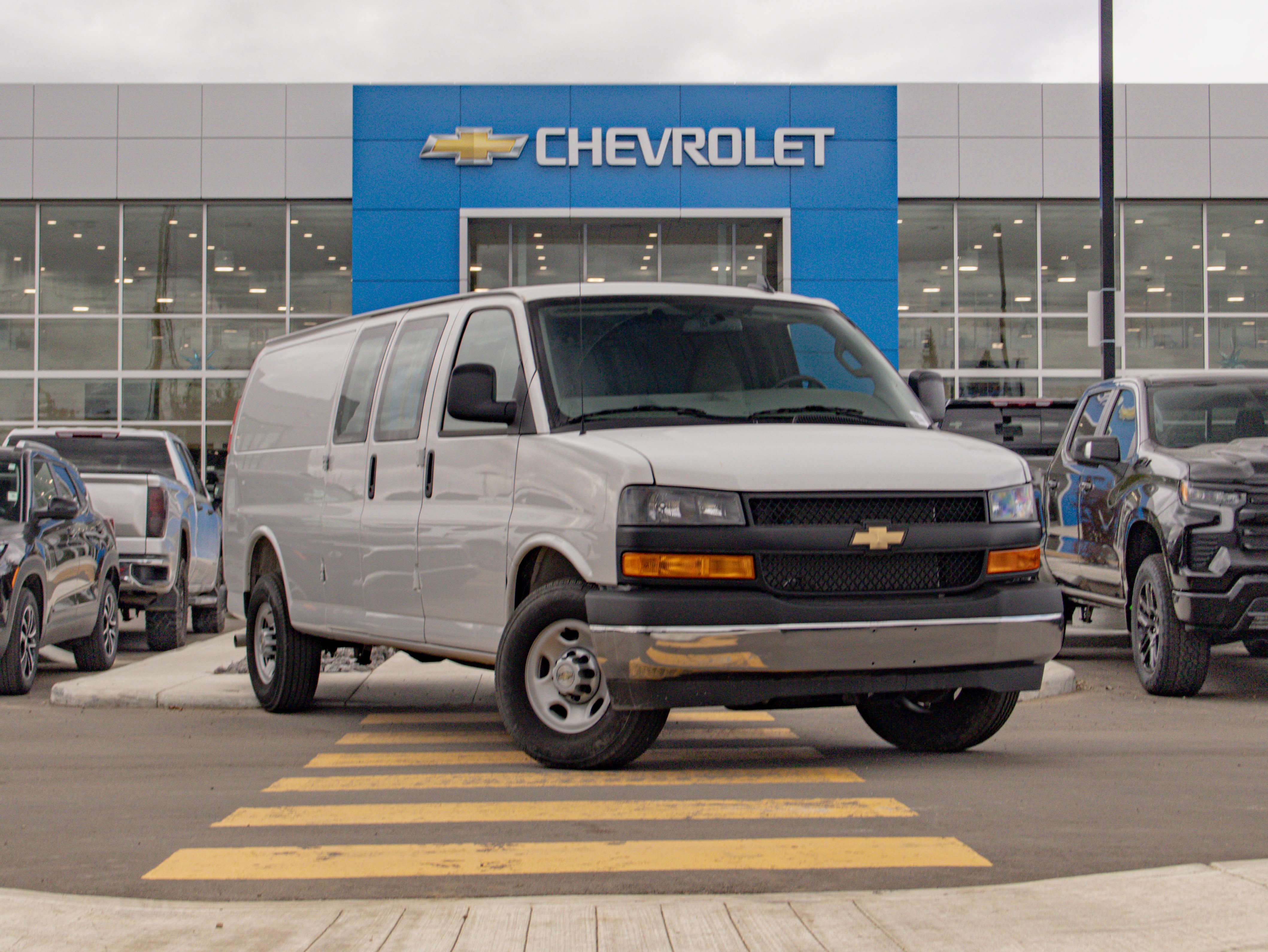 2025 Chevrolet Express 3500 Cargo Van