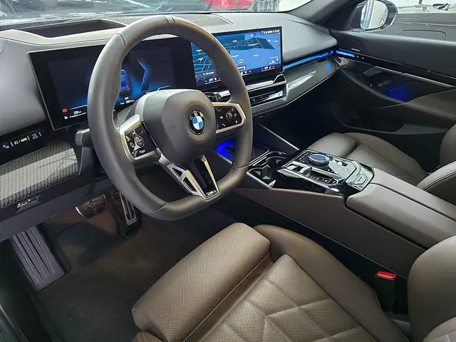BMW 520 d xDrive Touring -Modell G61 M-Aerodynamikpaket Ansicht 8