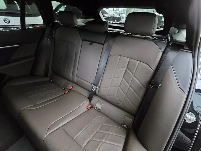 BMW 520 d xDrive Touring -Modell G61 M-Aerodynamikpaket Ansicht 13