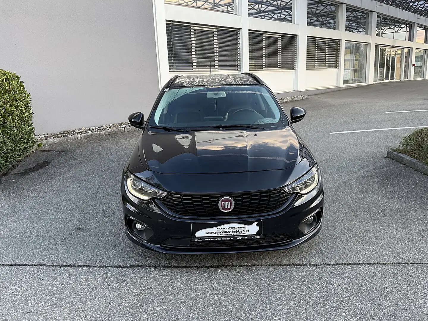 Fiat Tipo 1,6 MultiJet II 120 Lounge DDCT Schwarz - 2