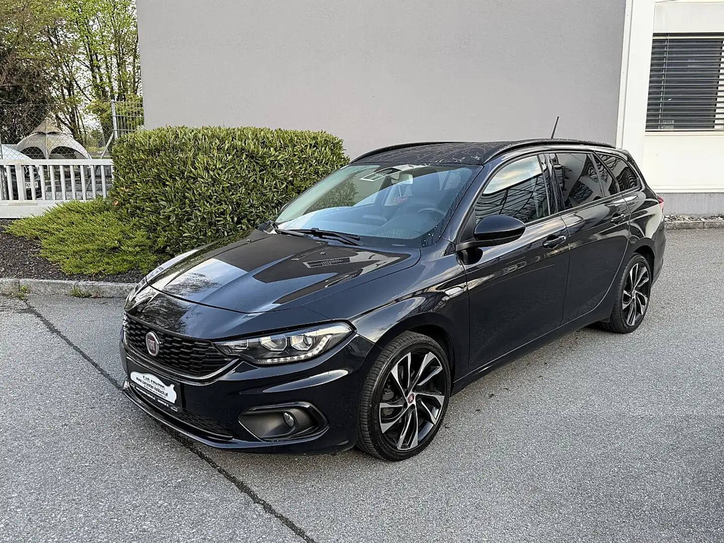 Fiat Tipo 1,6 MultiJet II 120 Lounge DDCT Schwarz - 1