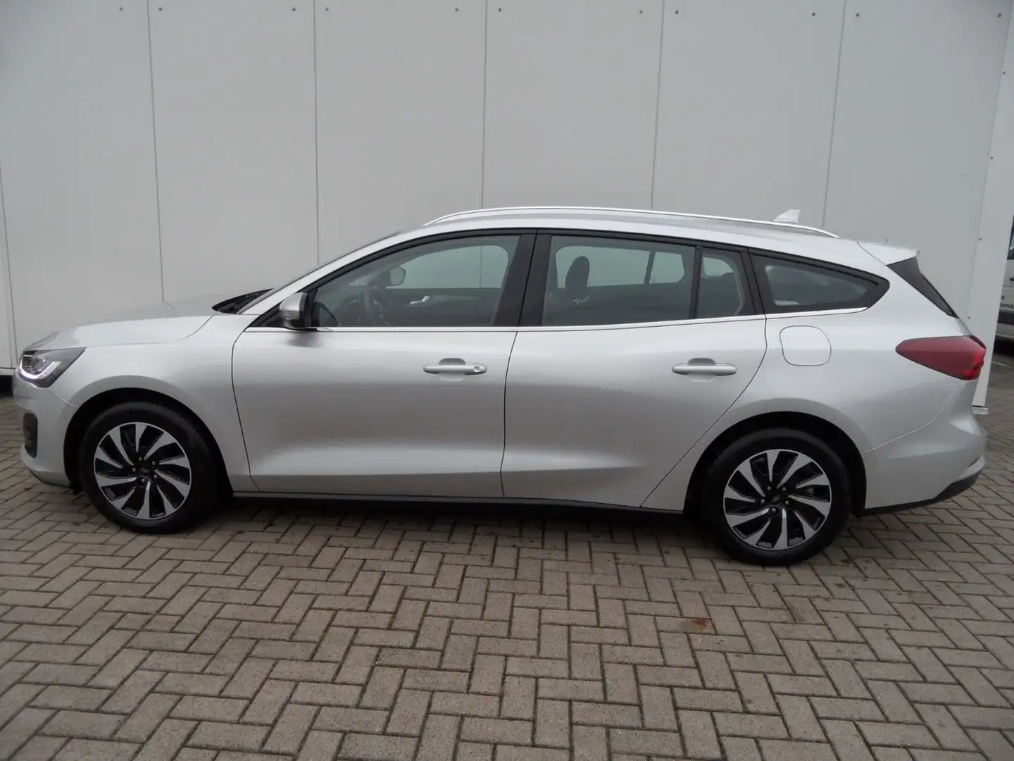 Ford Focus 1,0 Turnier Titanium+Navi-SYNC4+AHK+Sitzh. Zilver - 1