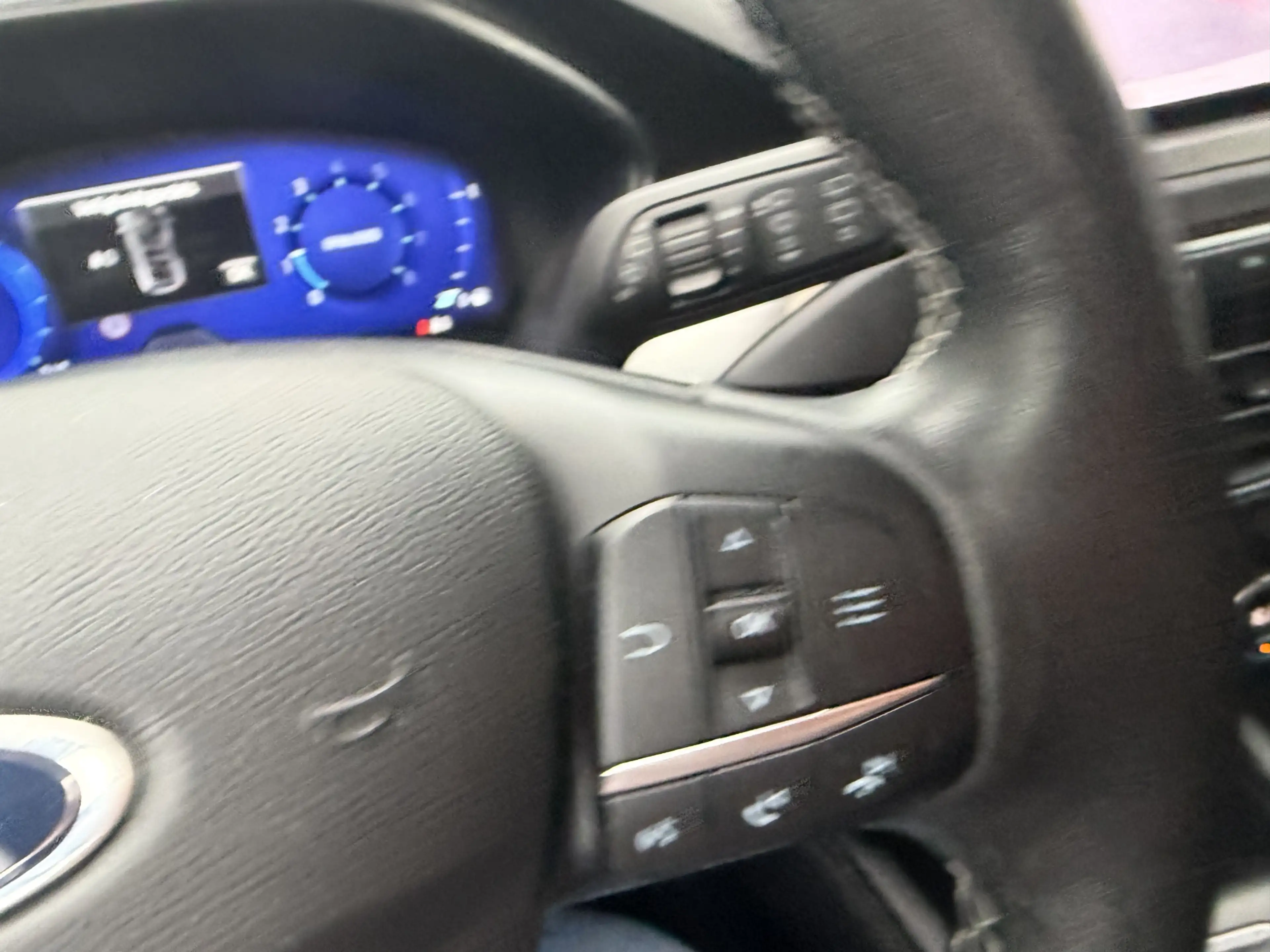 Ford Focus Wagon 1.0 EcoBoost Hybrid Titanium X Business Bj 2 — photo 43