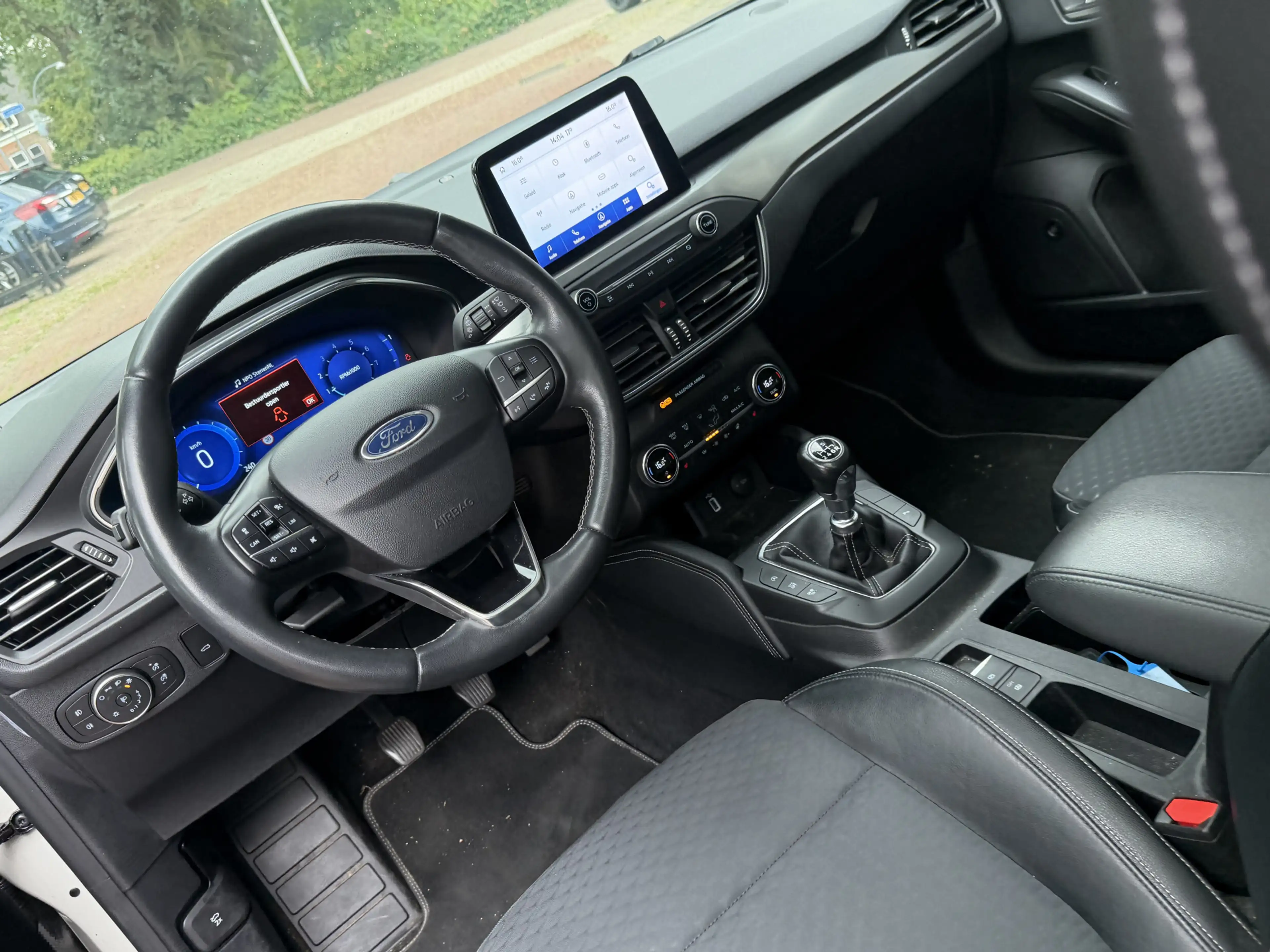 Ford Focus Wagon 1.0 EcoBoost Hybrid Titanium X Business Bj 2 — photo 25