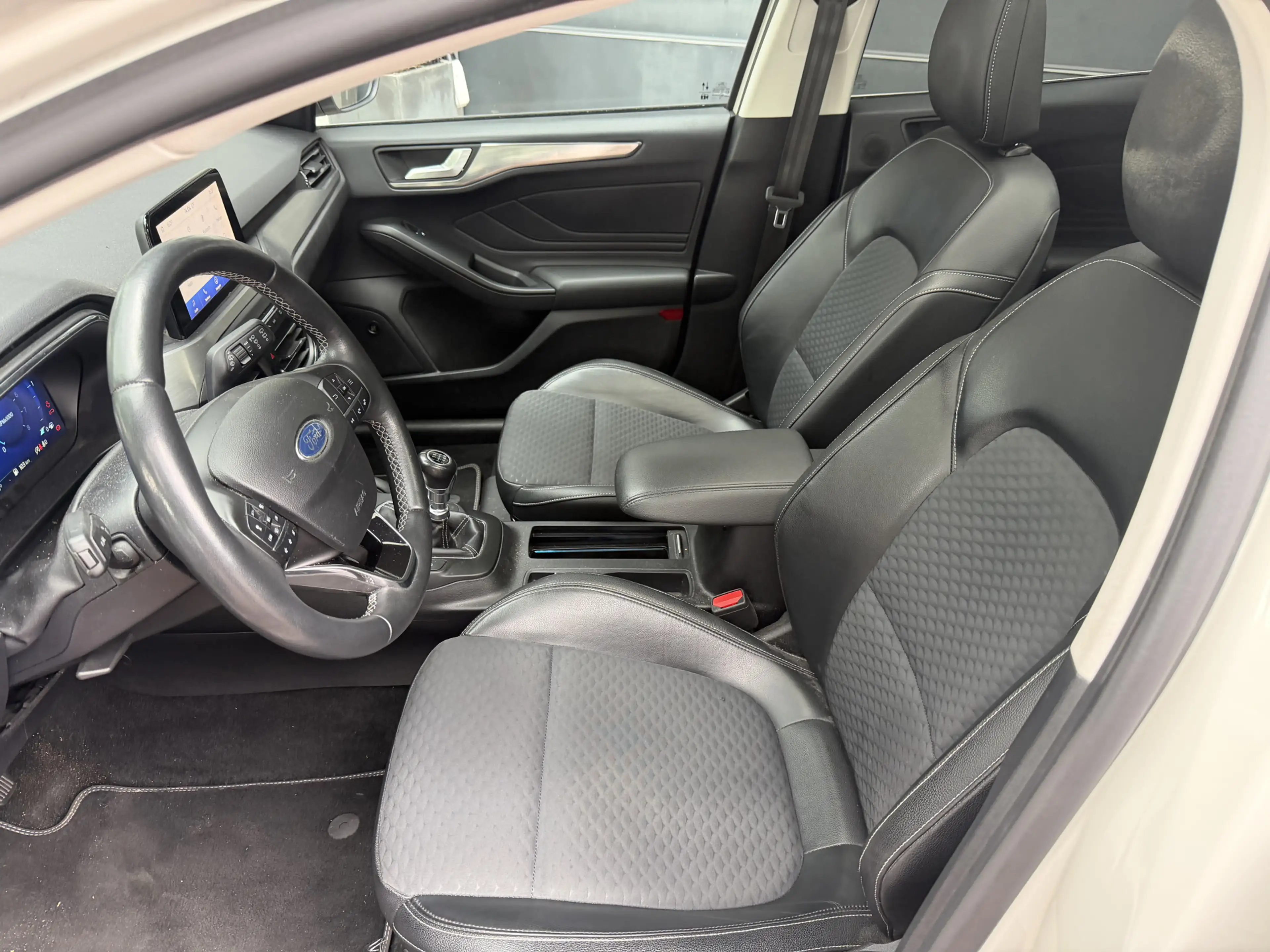 Ford Focus Wagon 1.0 EcoBoost Hybrid Titanium X Business Bj 2 — photo 8