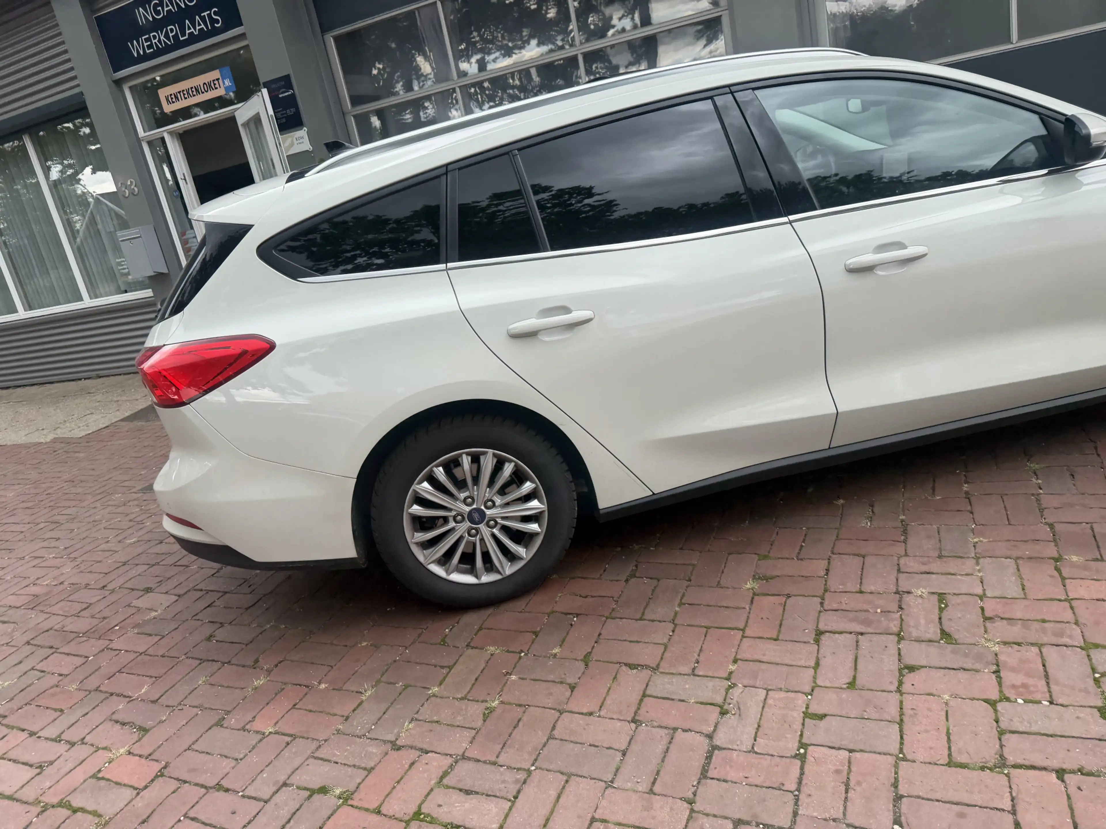 Ford Focus Wagon 1.0 EcoBoost Hybrid Titanium X Business Bj 2 — photo 17