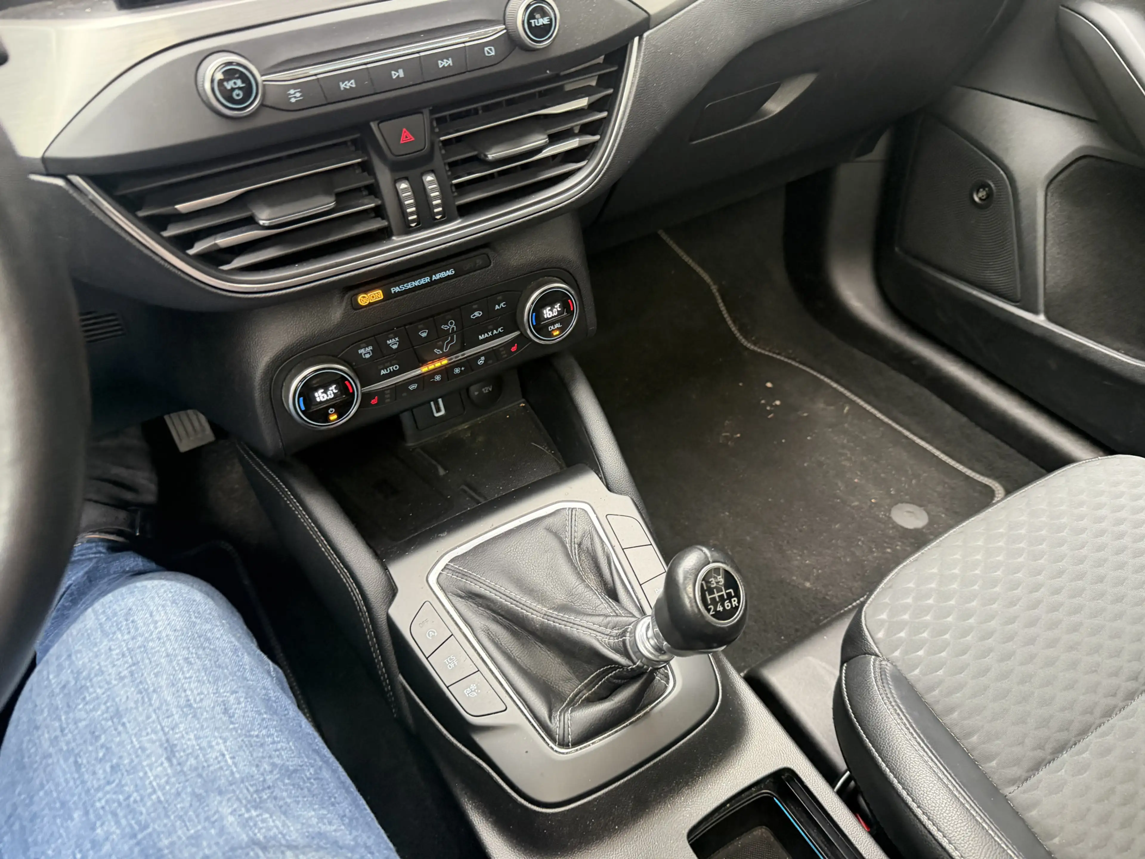 Ford Focus Wagon 1.0 EcoBoost Hybrid Titanium X Business Bj 2 — photo 46