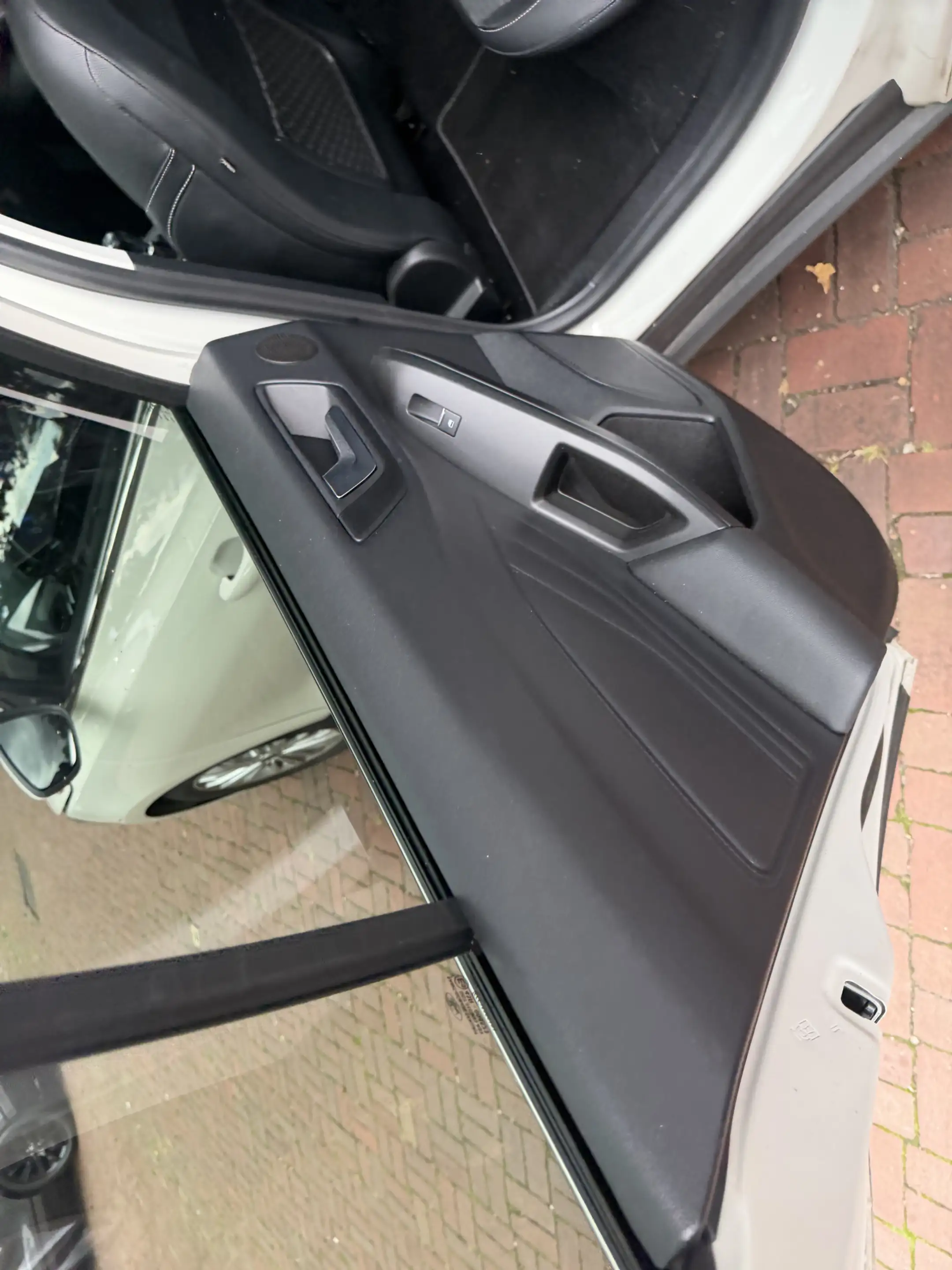 Ford Focus Wagon 1.0 EcoBoost Hybrid Titanium X Business Bj 2 — photo 31