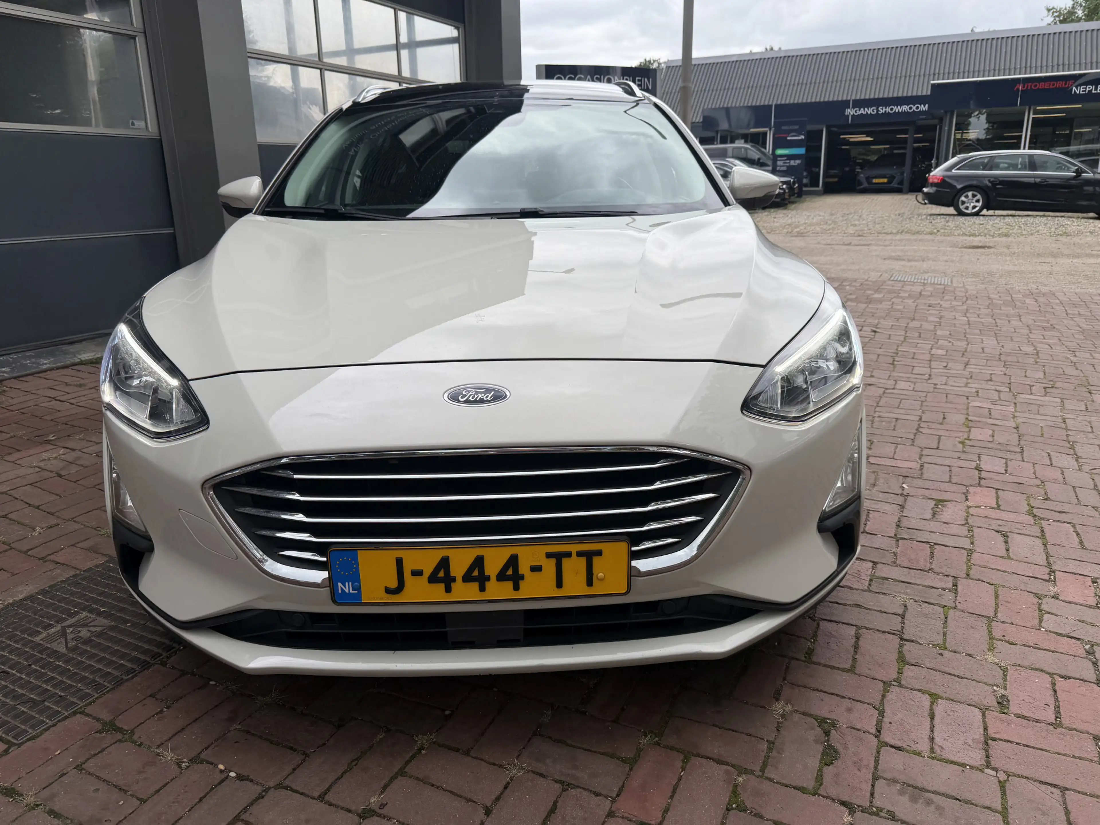 Ford Focus Wagon 1.0 EcoBoost Hybrid Titanium X Business Bj 2 — photo 3