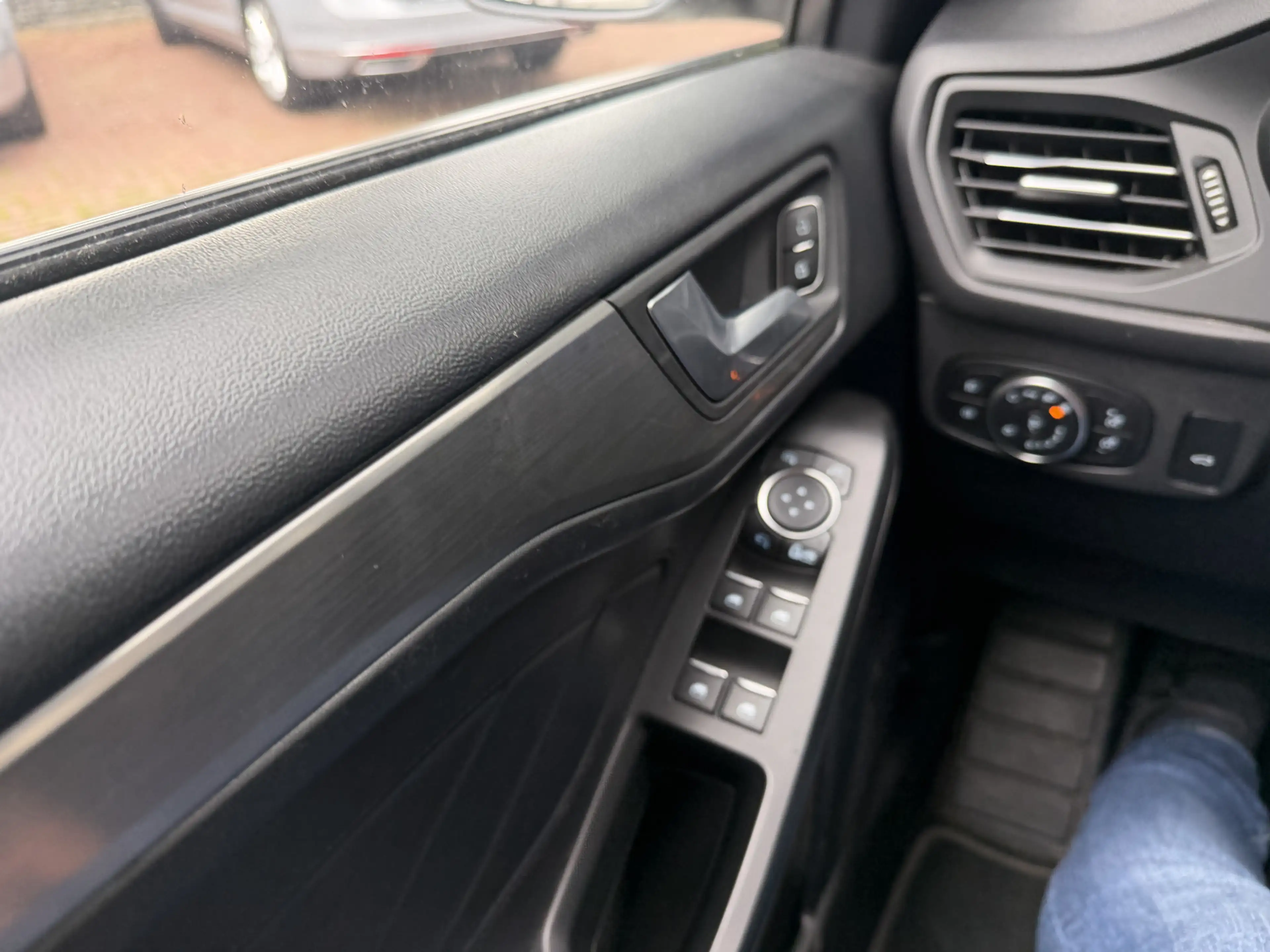 Ford Focus Wagon 1.0 EcoBoost Hybrid Titanium X Business Bj 2 — photo 45