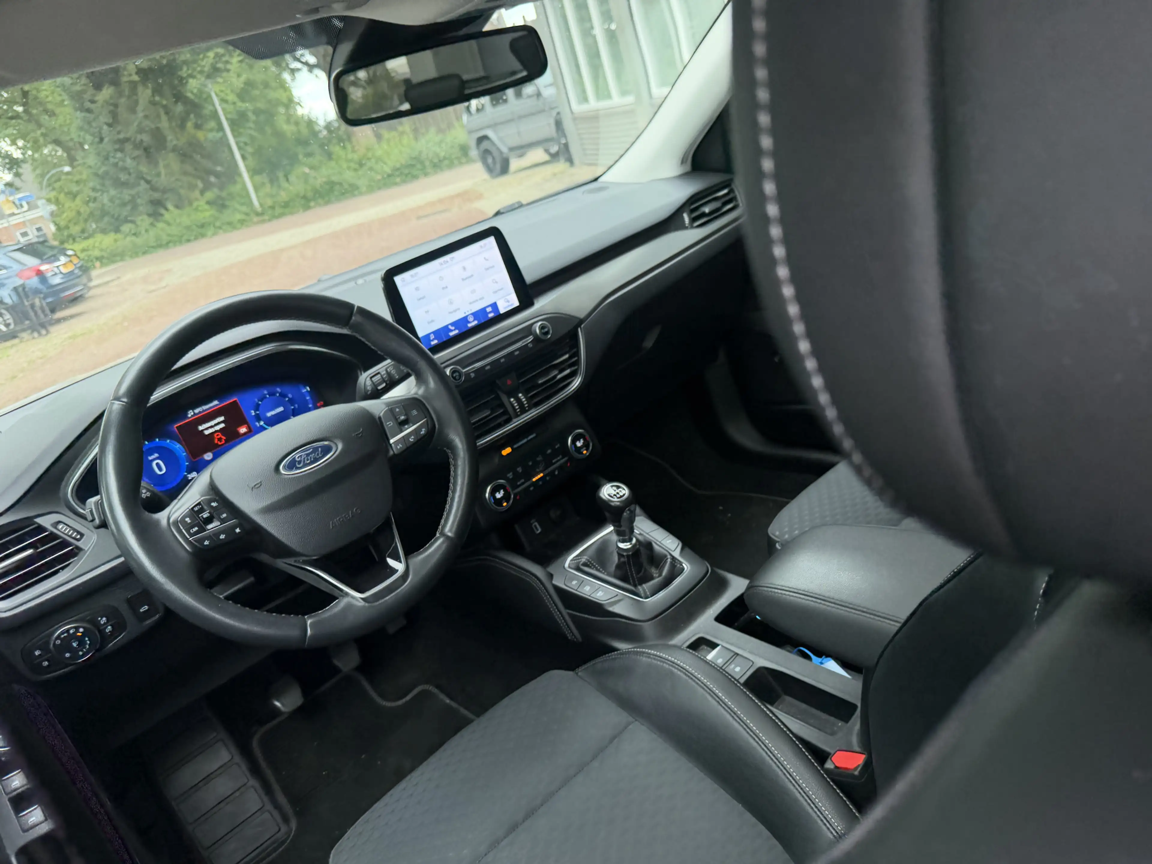 Ford Focus Wagon 1.0 EcoBoost Hybrid Titanium X Business Bj 2 — photo 30