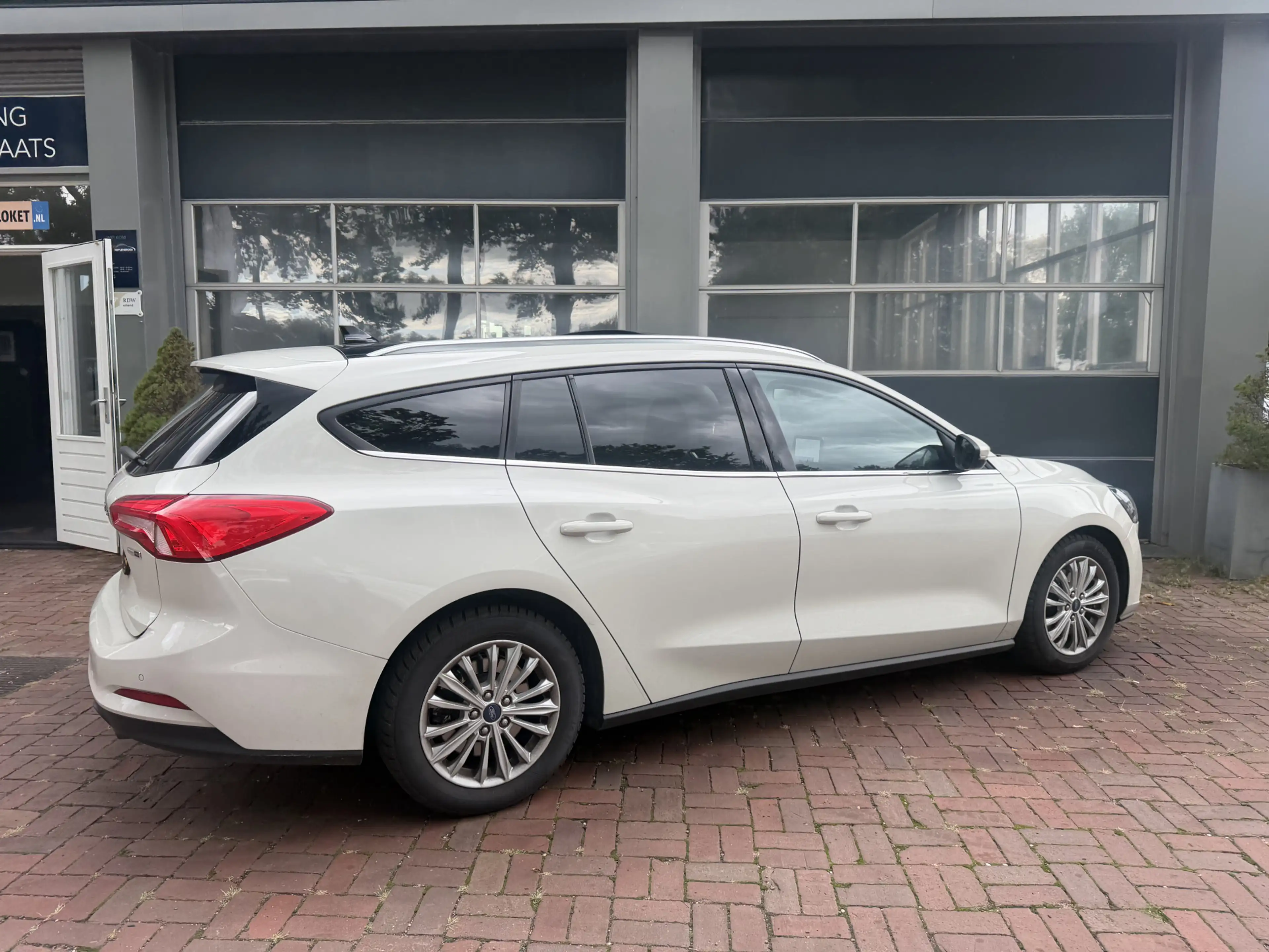 Ford Focus Wagon 1.0 EcoBoost Hybrid Titanium X Business Bj 2 — photo 2