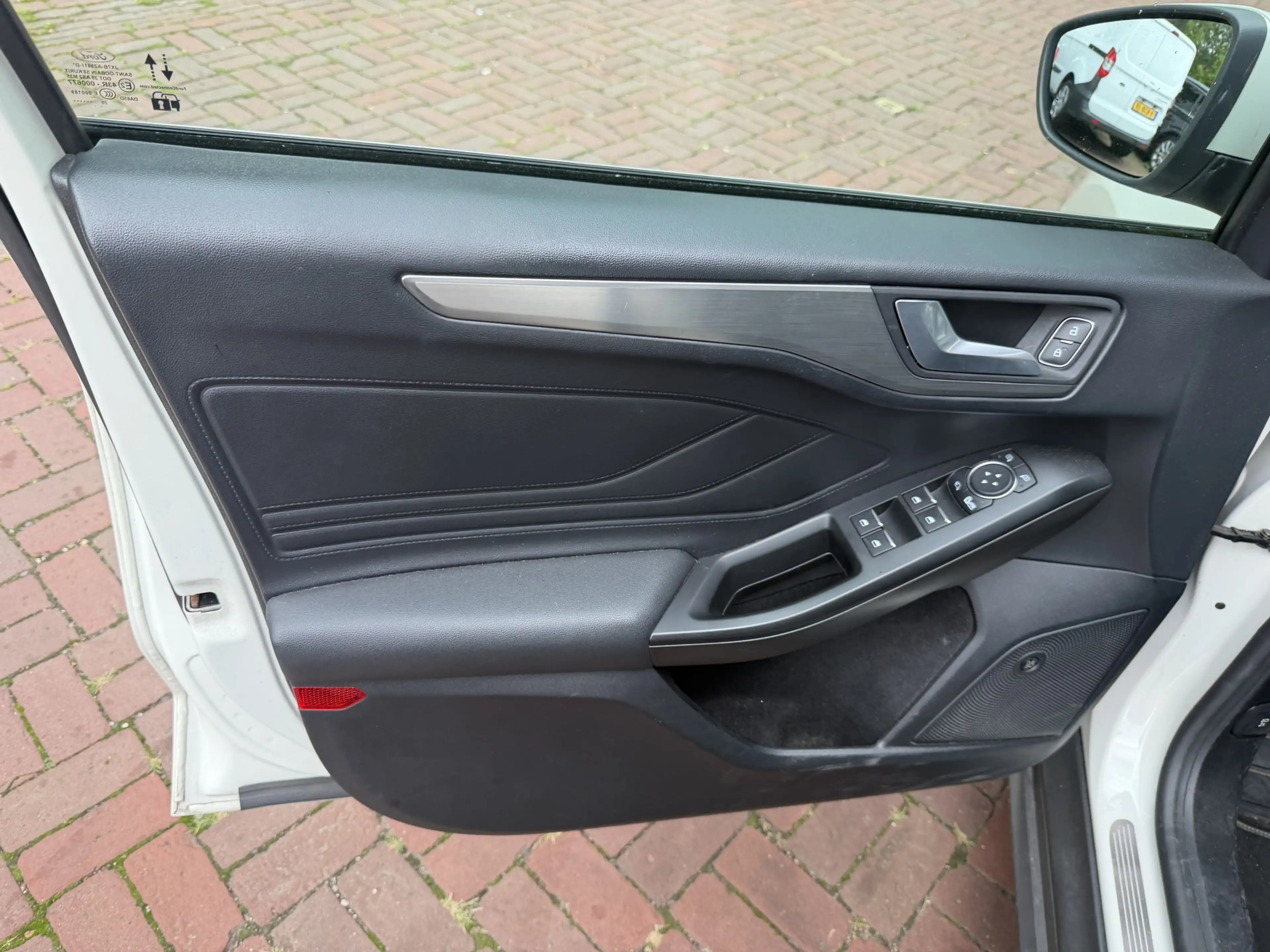 Ford Focus Wagon 1.0 EcoBoost Hybrid Titanium X Business Bj 2 — photo 37