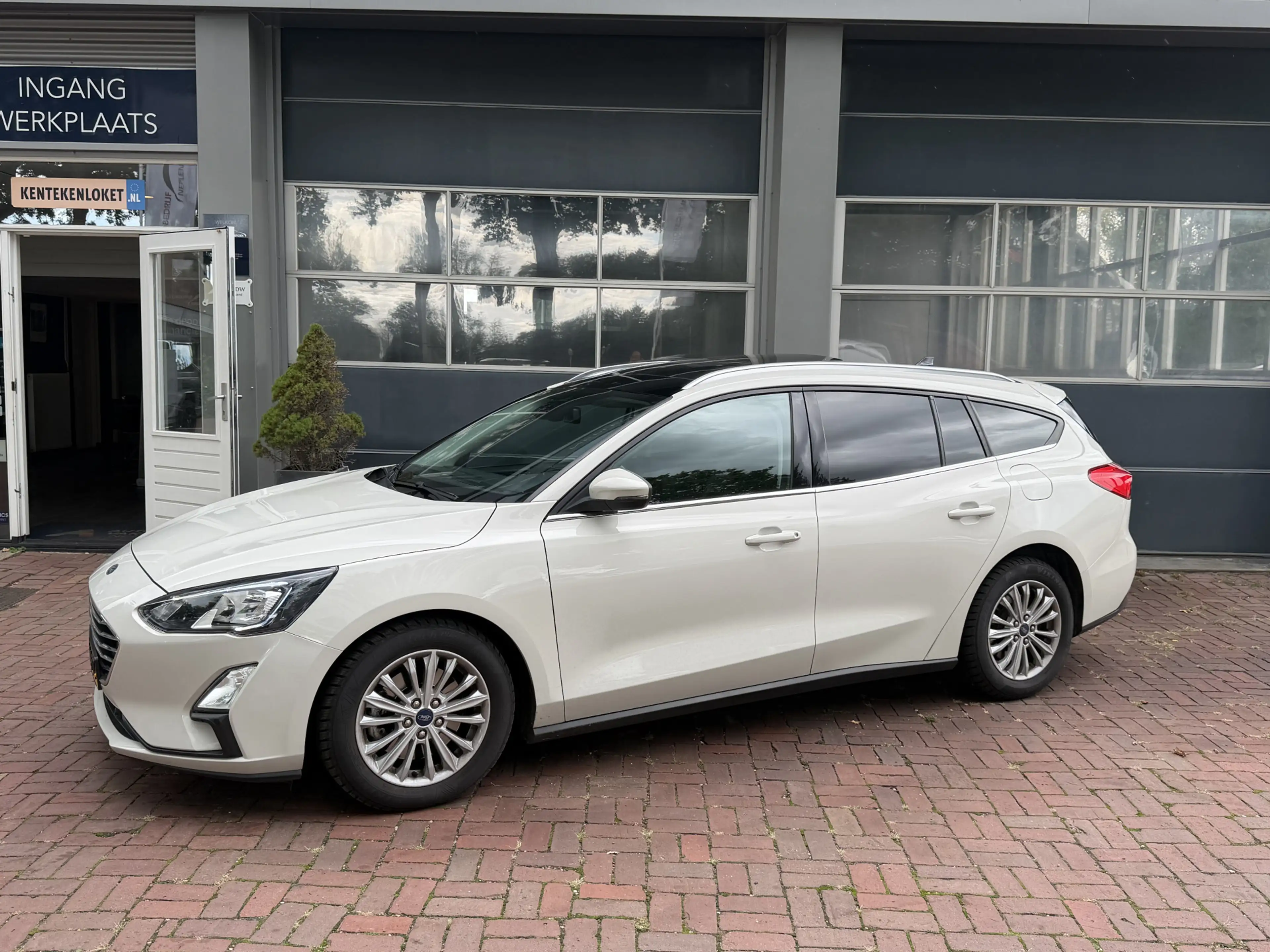 Ford Focus Wagon 1.0 EcoBoost Hybrid Titanium X Business Bj 2 — photo 40
