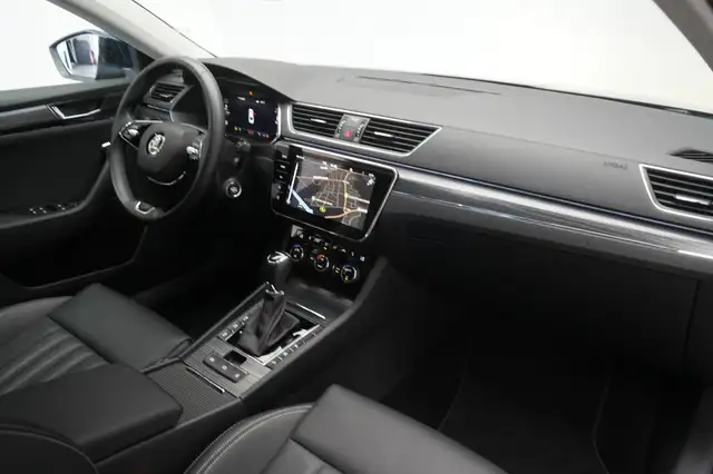 Skoda Superb view 8