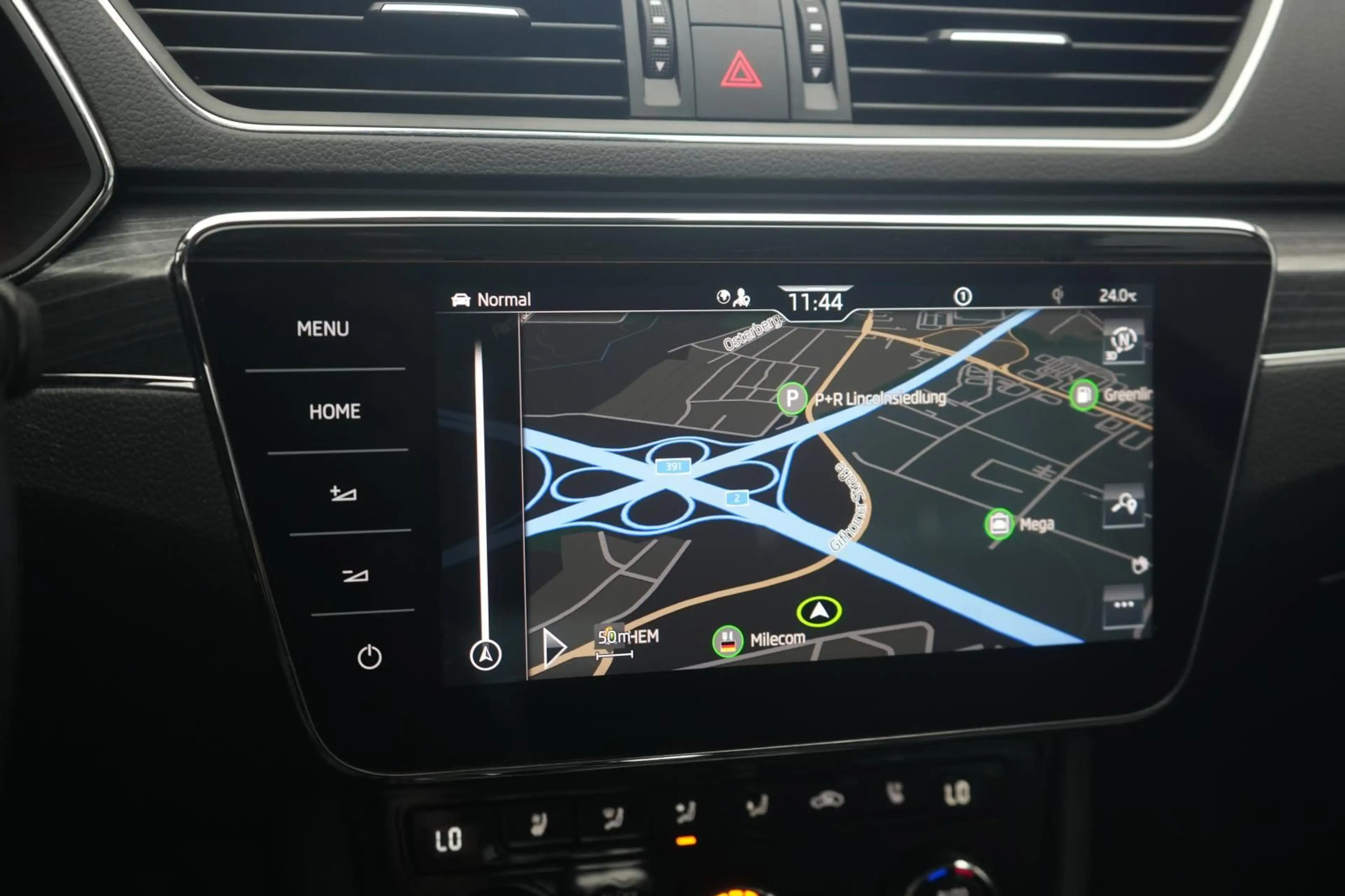 Skoda Superb 2.0 TDI DSG Premium Edition — photo 15