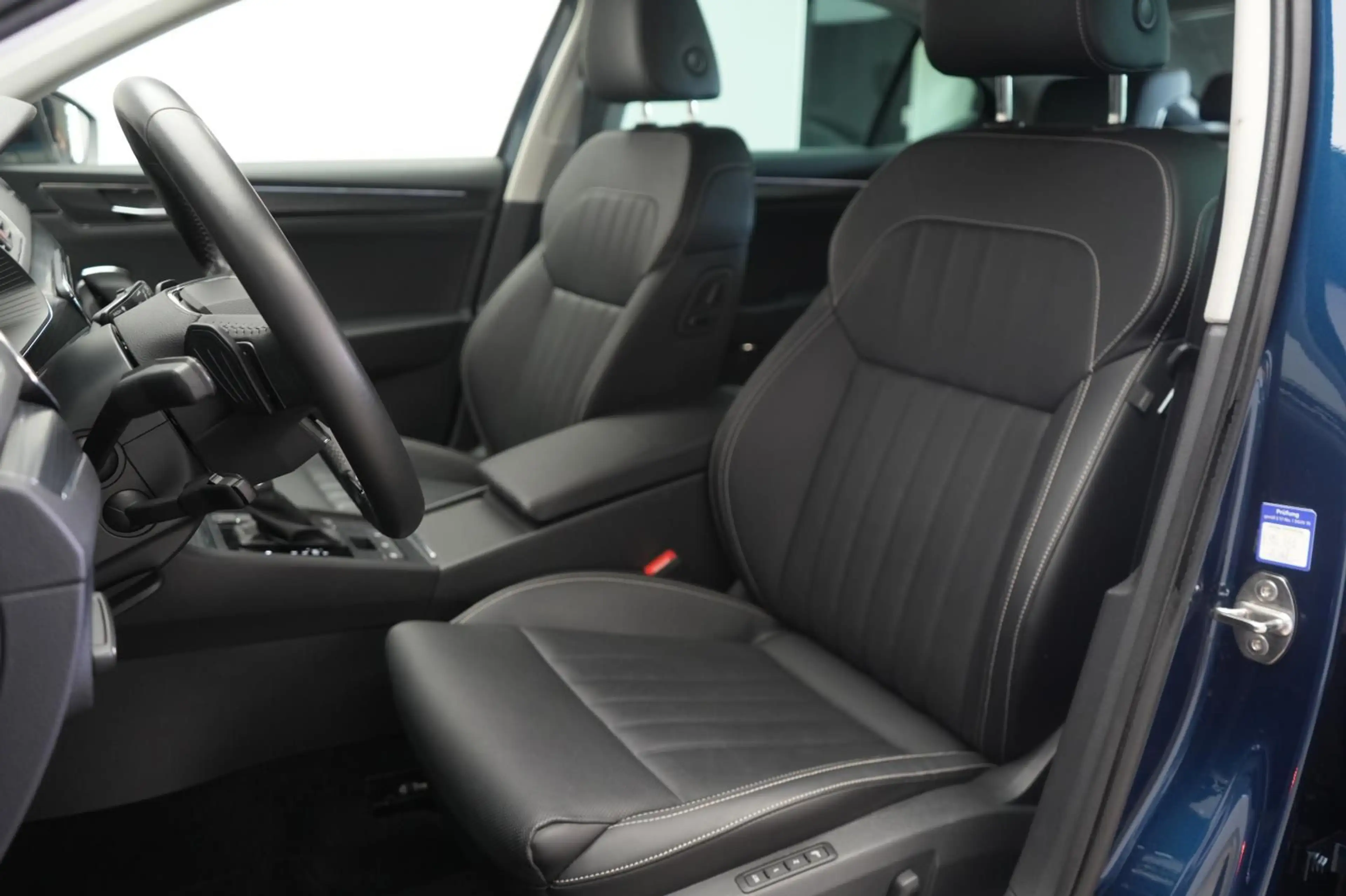 Skoda Superb 2.0 TDI DSG Premium Edition — photo 11