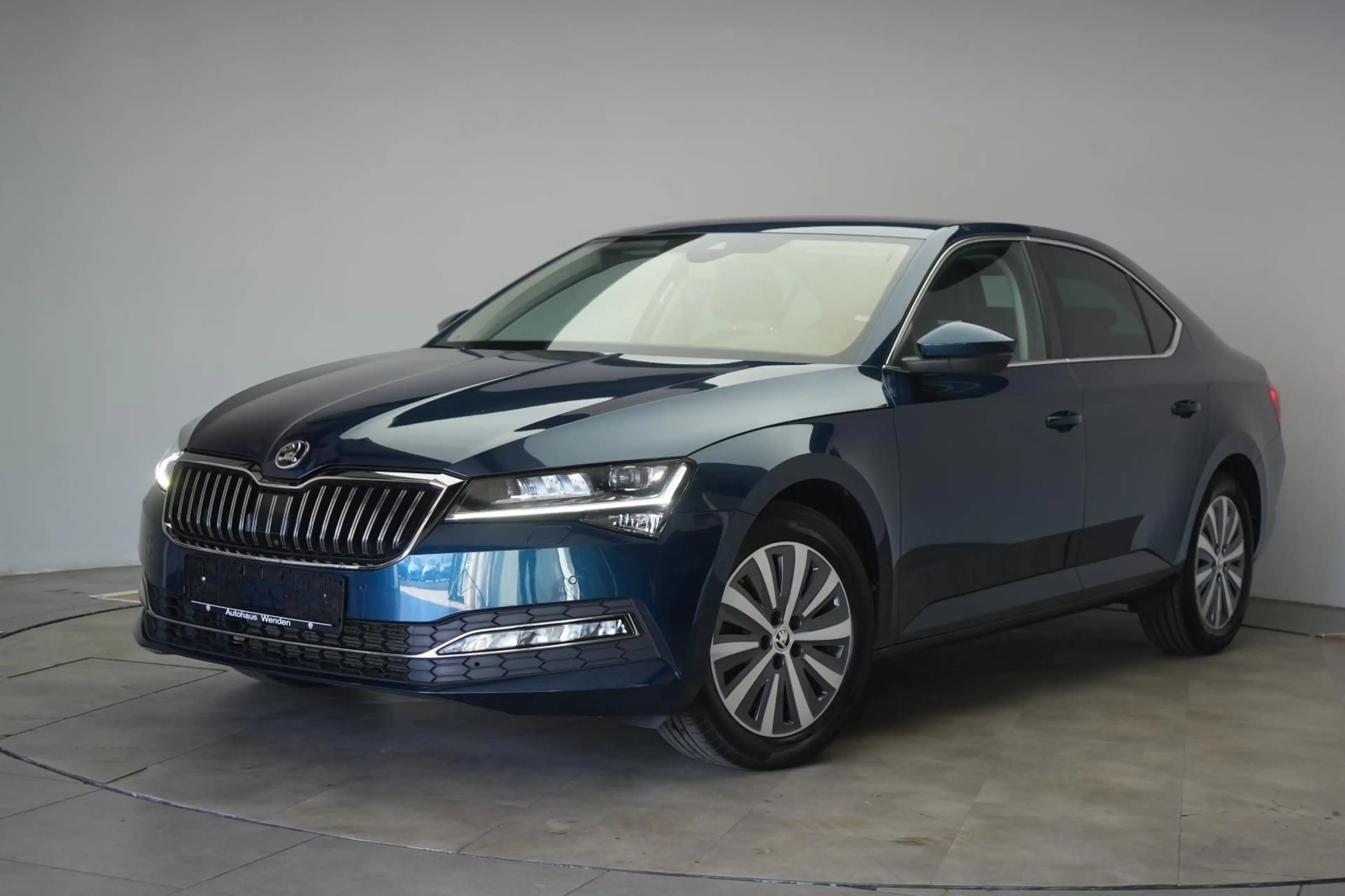 Skoda Superb 2.0 TDI DSG Premium Edition — photo 3
