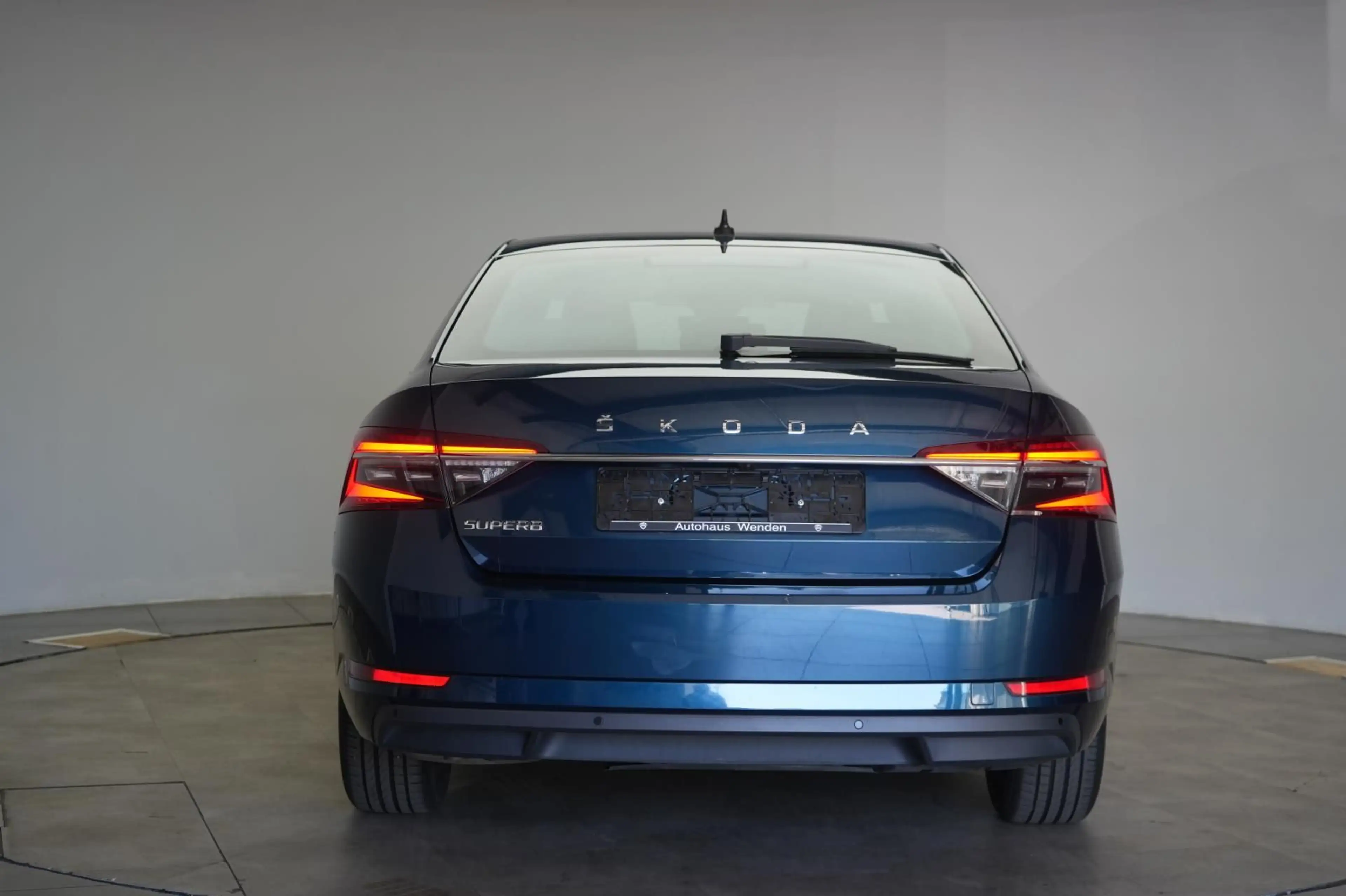 Skoda Superb 2.0 TDI DSG Premium Edition — photo 5