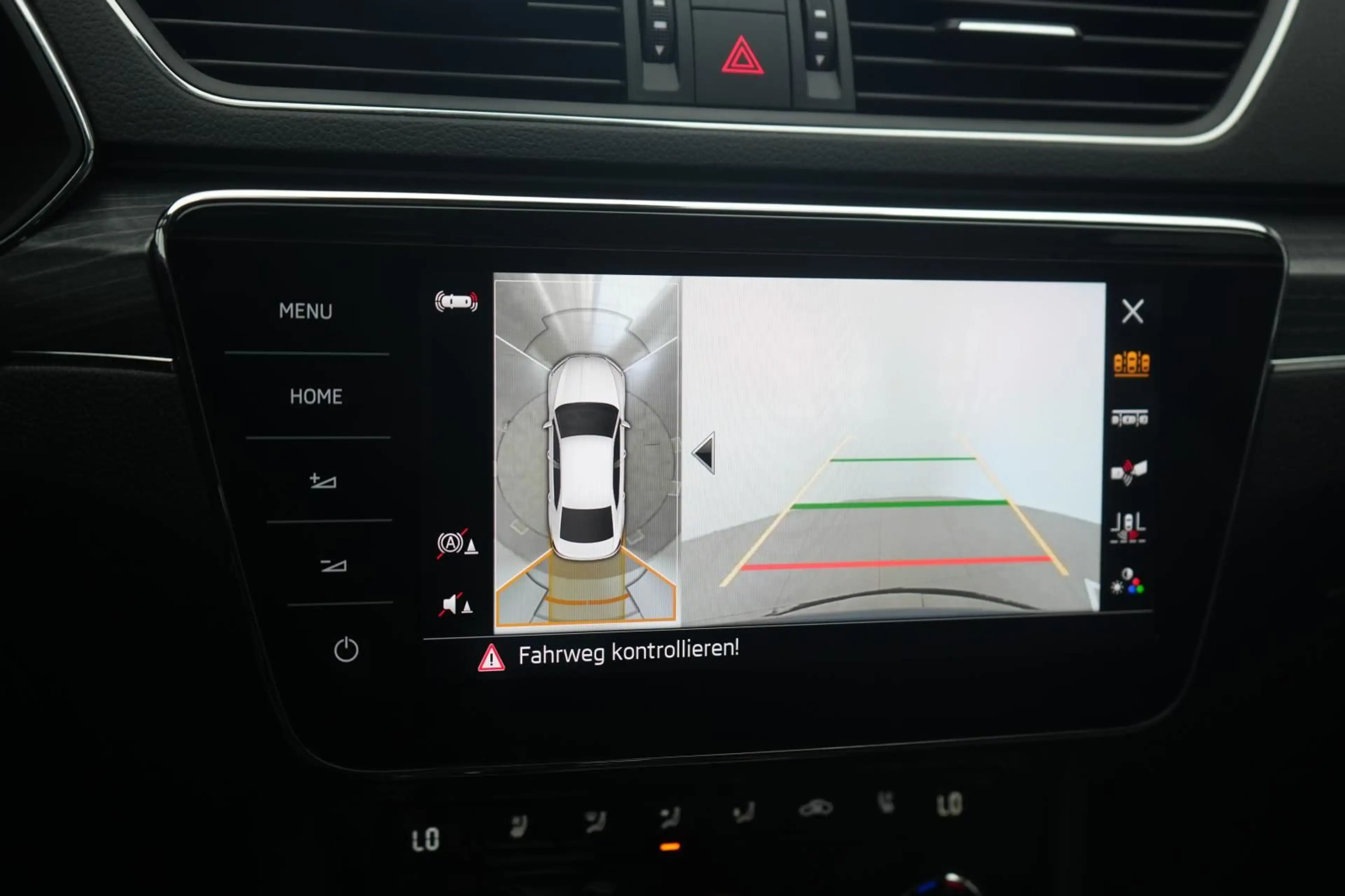 Skoda Superb 2.0 TDI DSG Premium Edition — photo 14