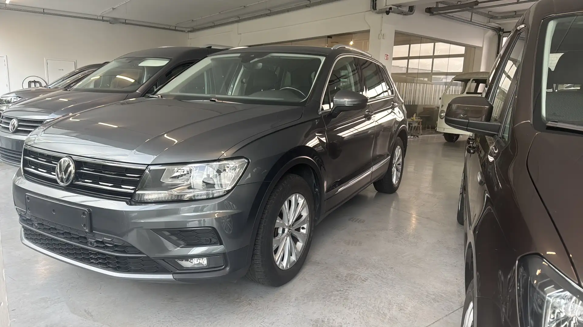 Volkswagen Tiguan 1.5 TSI Grijs - 1