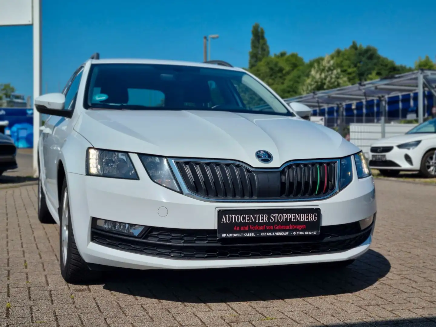 Skoda Octavia Combi Automatik Ambition/Navi/PDC/LEDs Blanc - 1