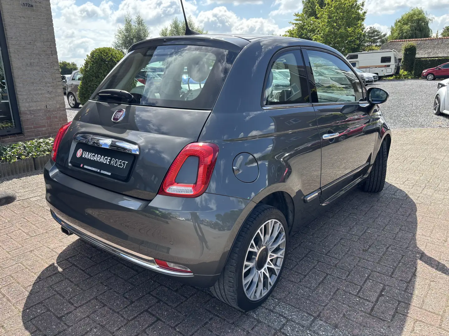 Fiat 500 1.2 Lounge Panoramadak / Carplay / Cruise control Grijs - 2