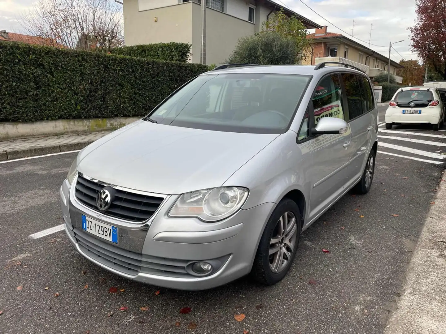 Volkswagen Touran 2.0 Highline Ecofuel 7 posti Argent - 2