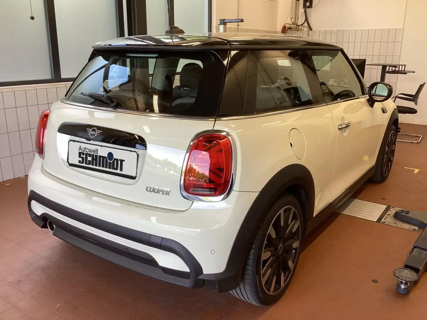 MINI Cooper Classic Trim + 2Jahre-NEXT-GARANTIE Weiß - 2