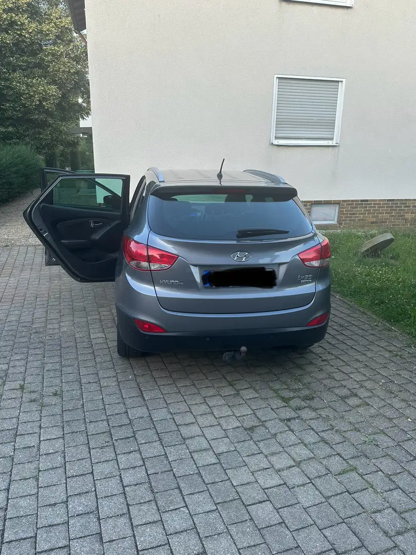 Hyundai iX35 2.0 CRDi 2WD Style Grau - 2