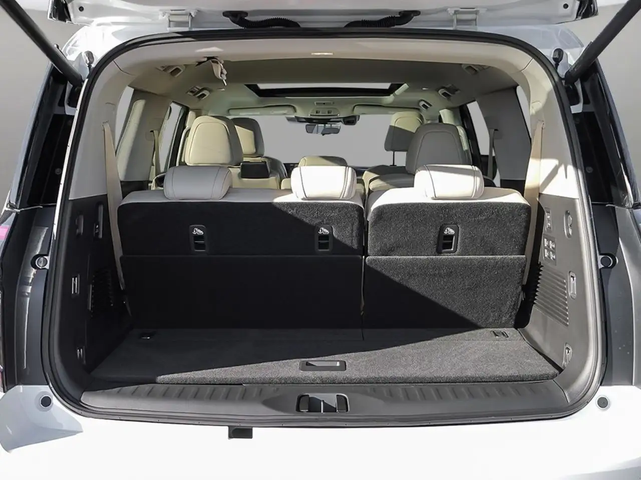 Nissan Armada снимка Nissan Armada