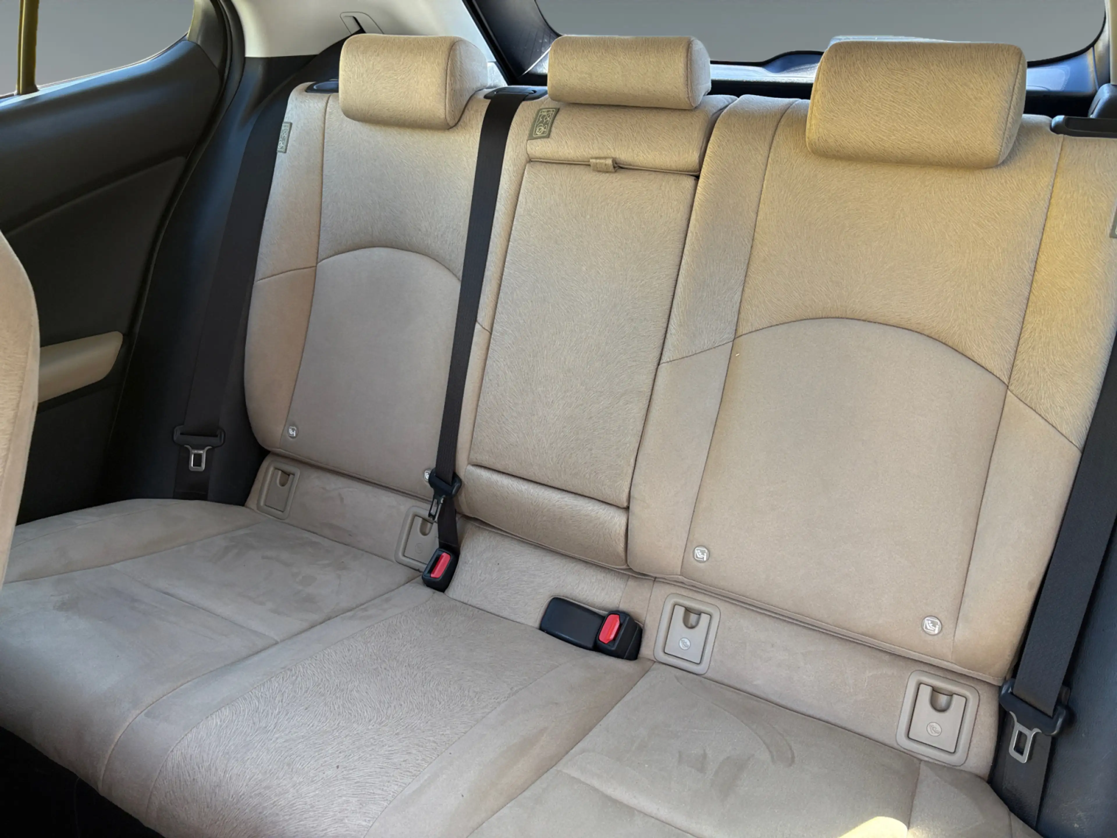 Lexus UX 250h 4x4, Advanced 8-fach bereift! — photo 13