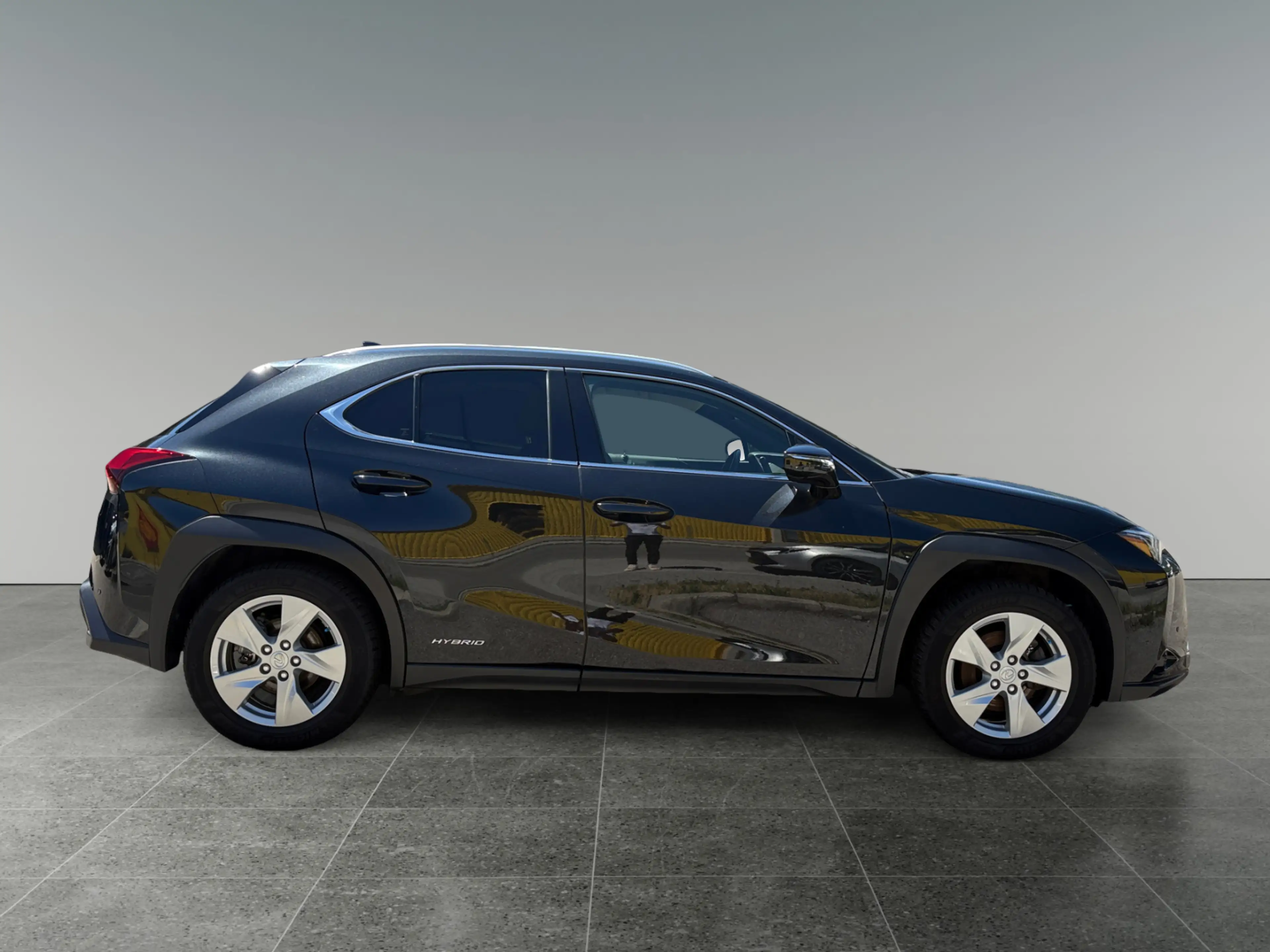 Lexus UX 250h 4x4, Advanced 8-fach bereift! — photo 6
