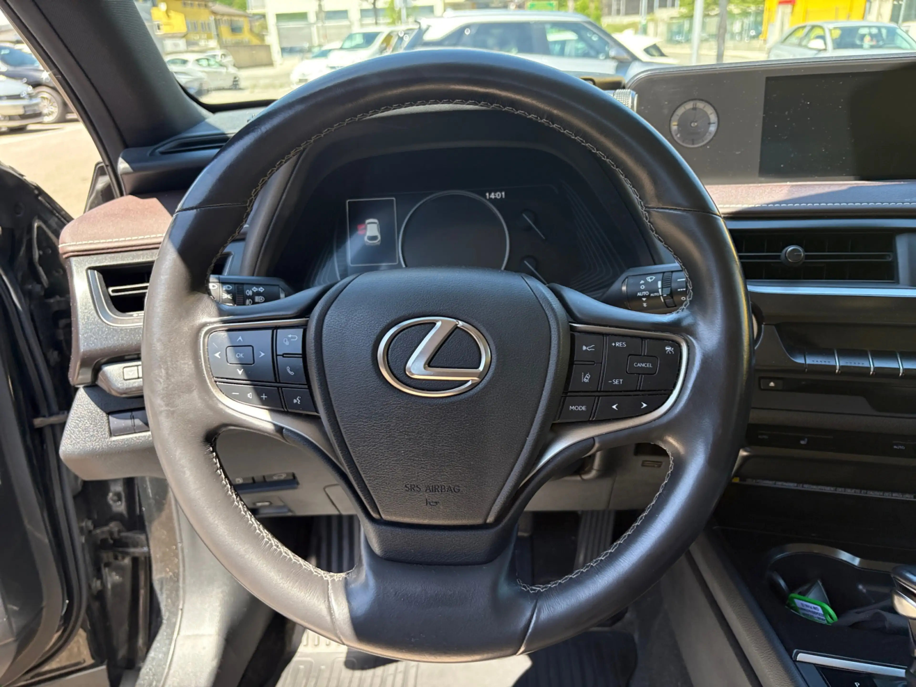 Lexus UX 250h 4x4, Advanced 8-fach bereift! — photo 11