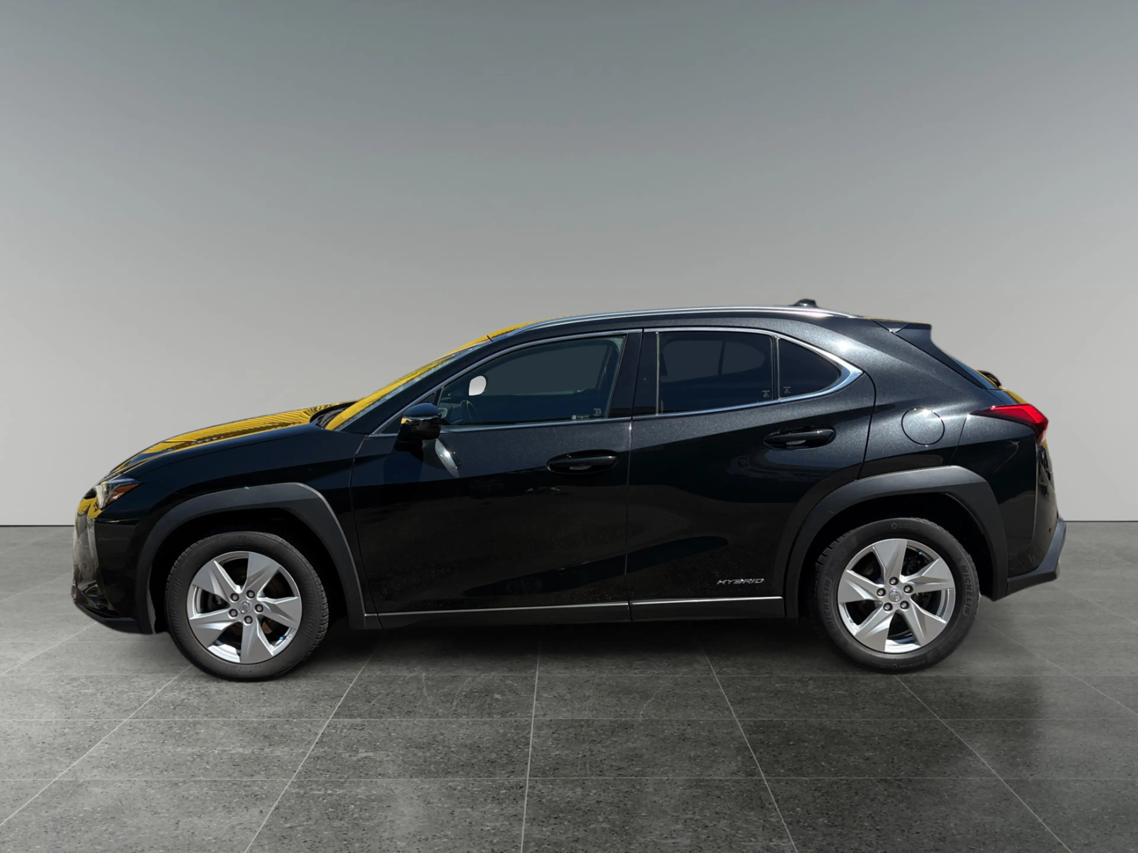 Lexus UX 250h 4x4, Advanced 8-fach bereift! — photo 2