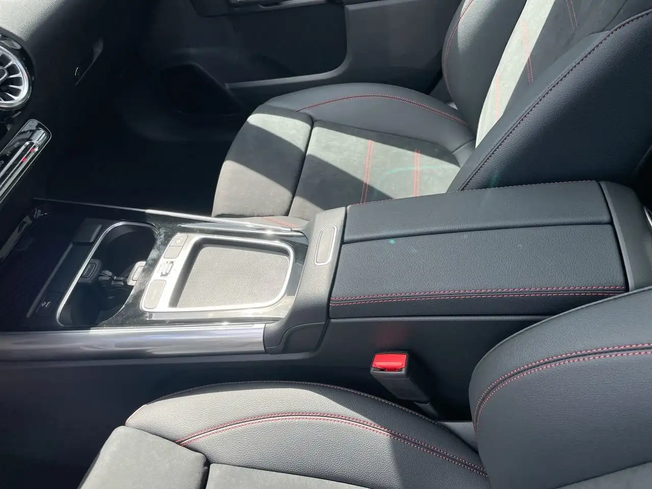 Mercedes-Benz GLA photo Mercedes-Benz GLA