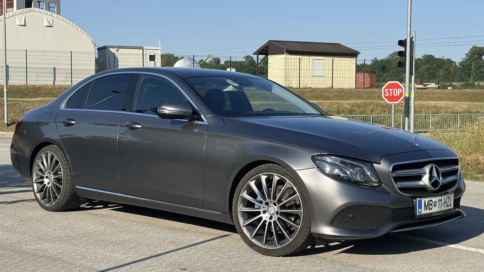 Mercedes-Benz E 200 E 200 d (213.013) Grau - 2