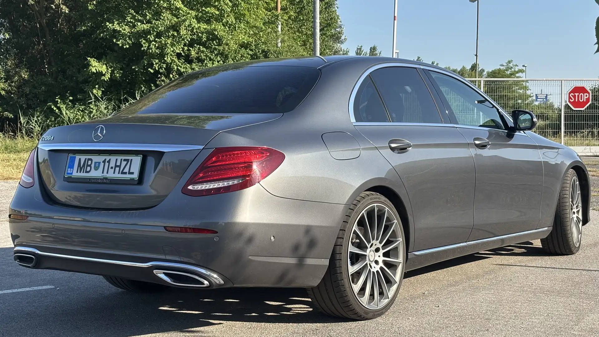 Mercedes-Benz E 200 E 200 d (213.013) Grau - 1