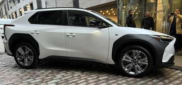 Solterra 71.4 kWh AWD Sky Package