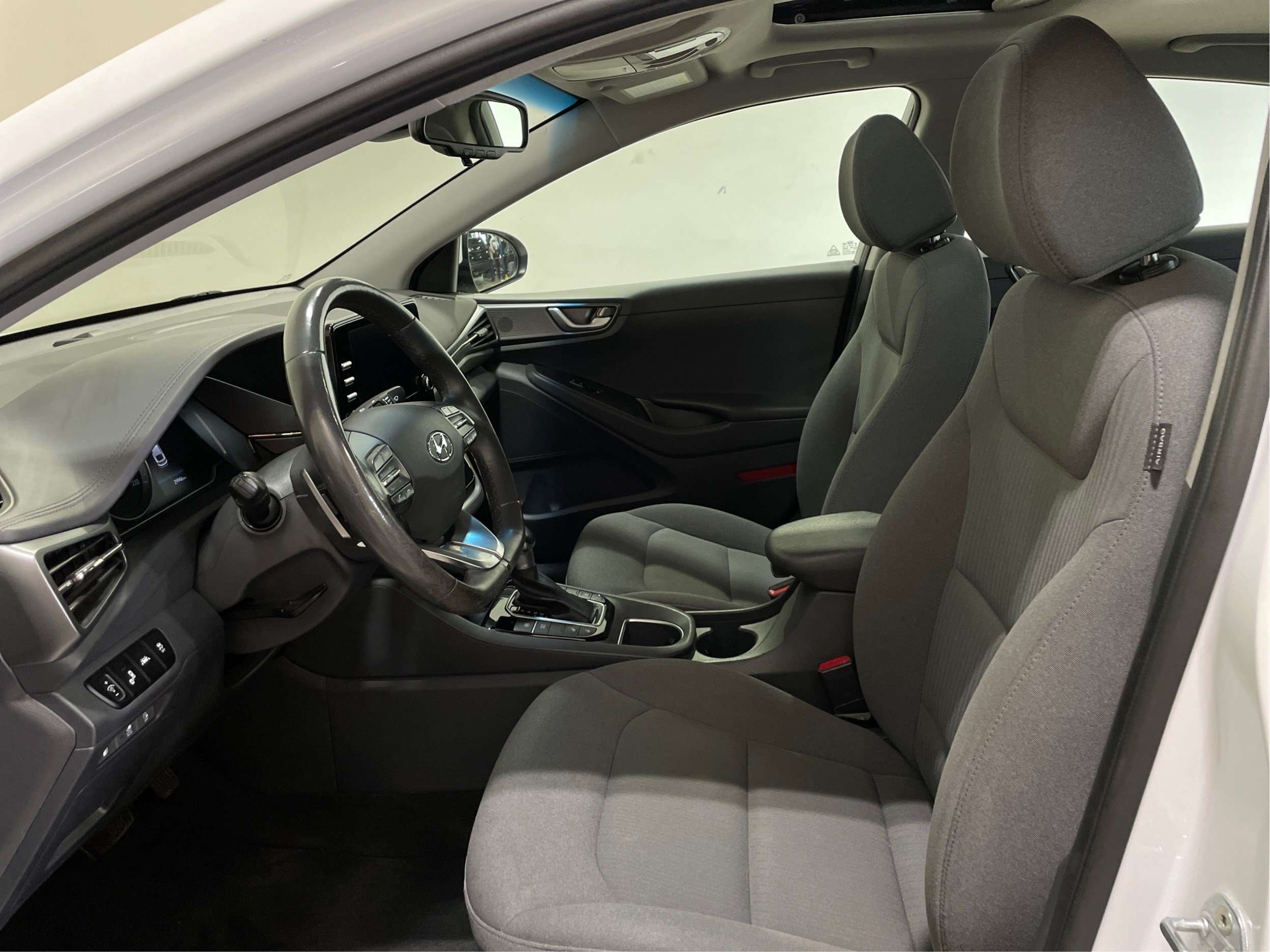 2021 Hyundai IONIQ Preferred A/C Mags Toit Sièges Chauffants Caméra — снимка 1