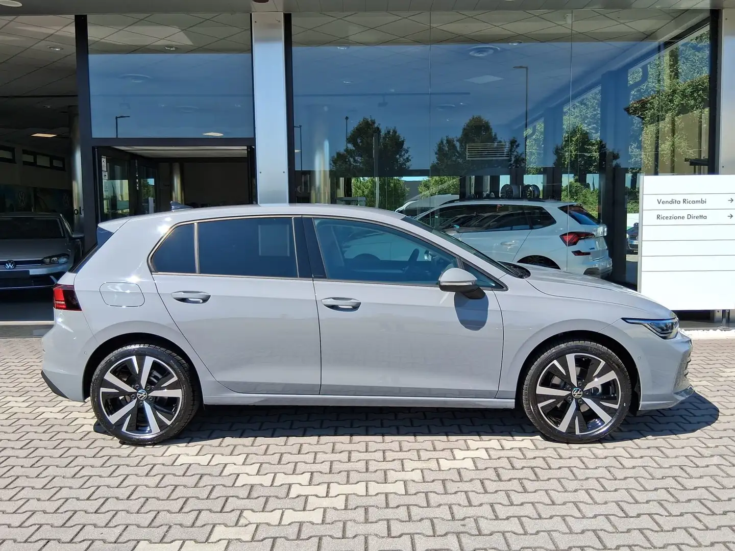 Volkswagen Golf EDITION PLUS Grigio - 2