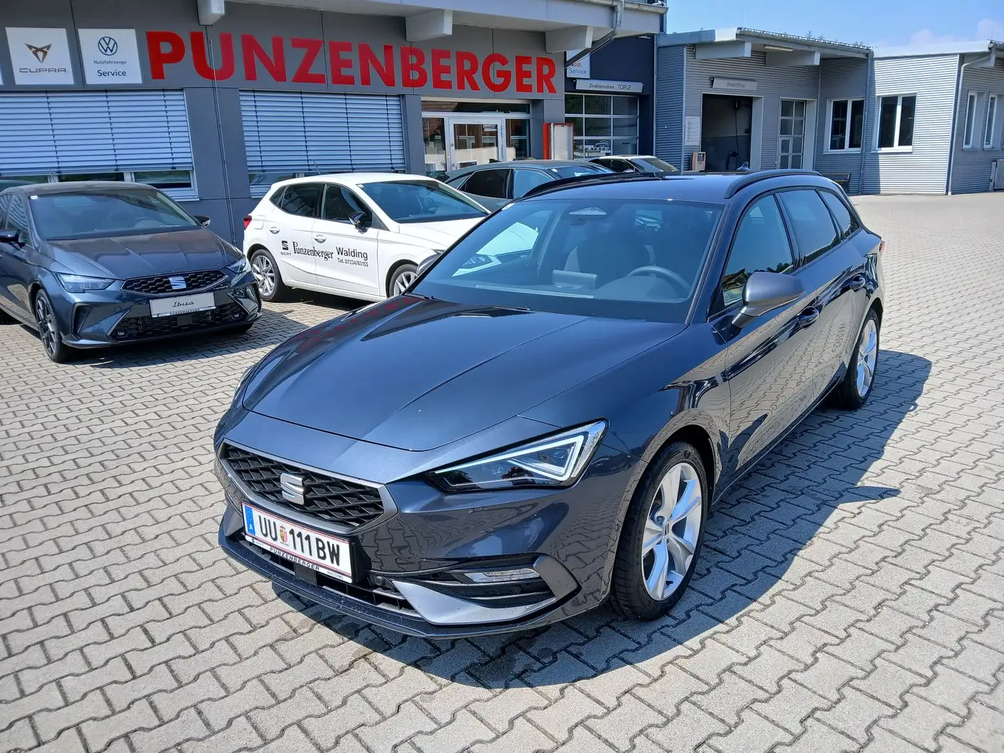 SEAT Leon FR 1.5 eTSI DSG 115 PS Grau - 1