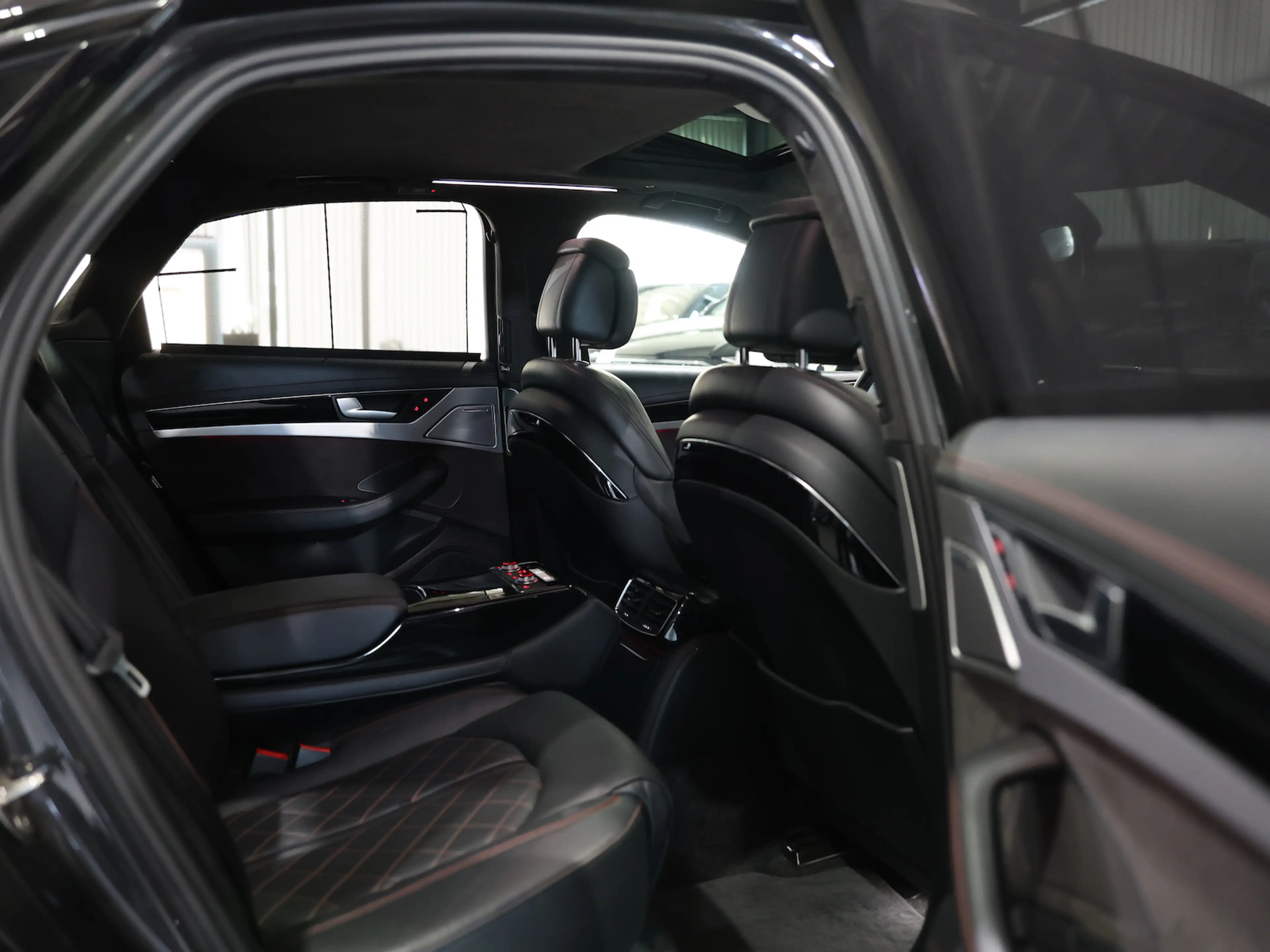 Audi S8 PLUS 4.0 TFSI Q EXCLUSIVE DESIGN BLACK MATRIX — photo 23
