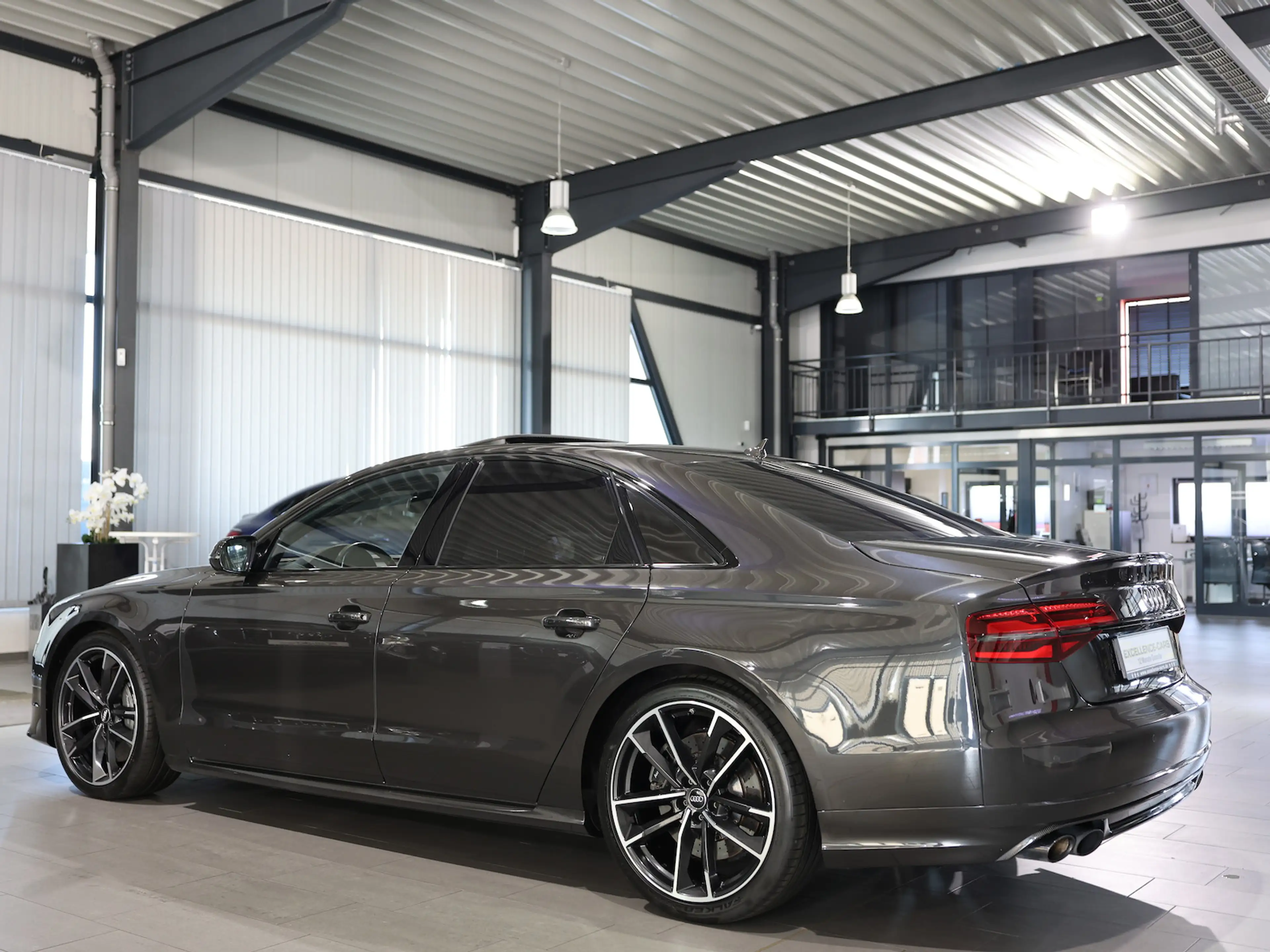 Audi S8 PLUS 4.0 TFSI Q EXCLUSIVE DESIGN BLACK MATRIX — photo 10